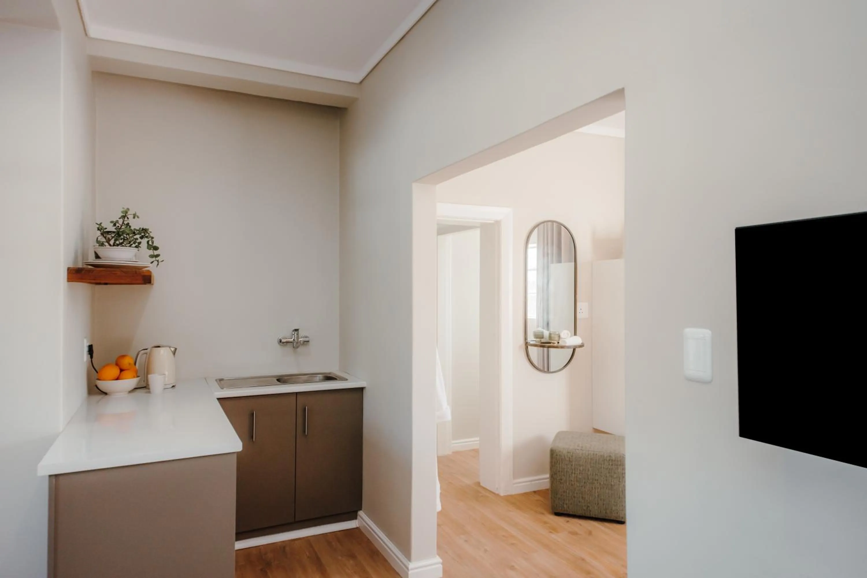 TV and multimedia in The Hawthorn Boutique Hotel