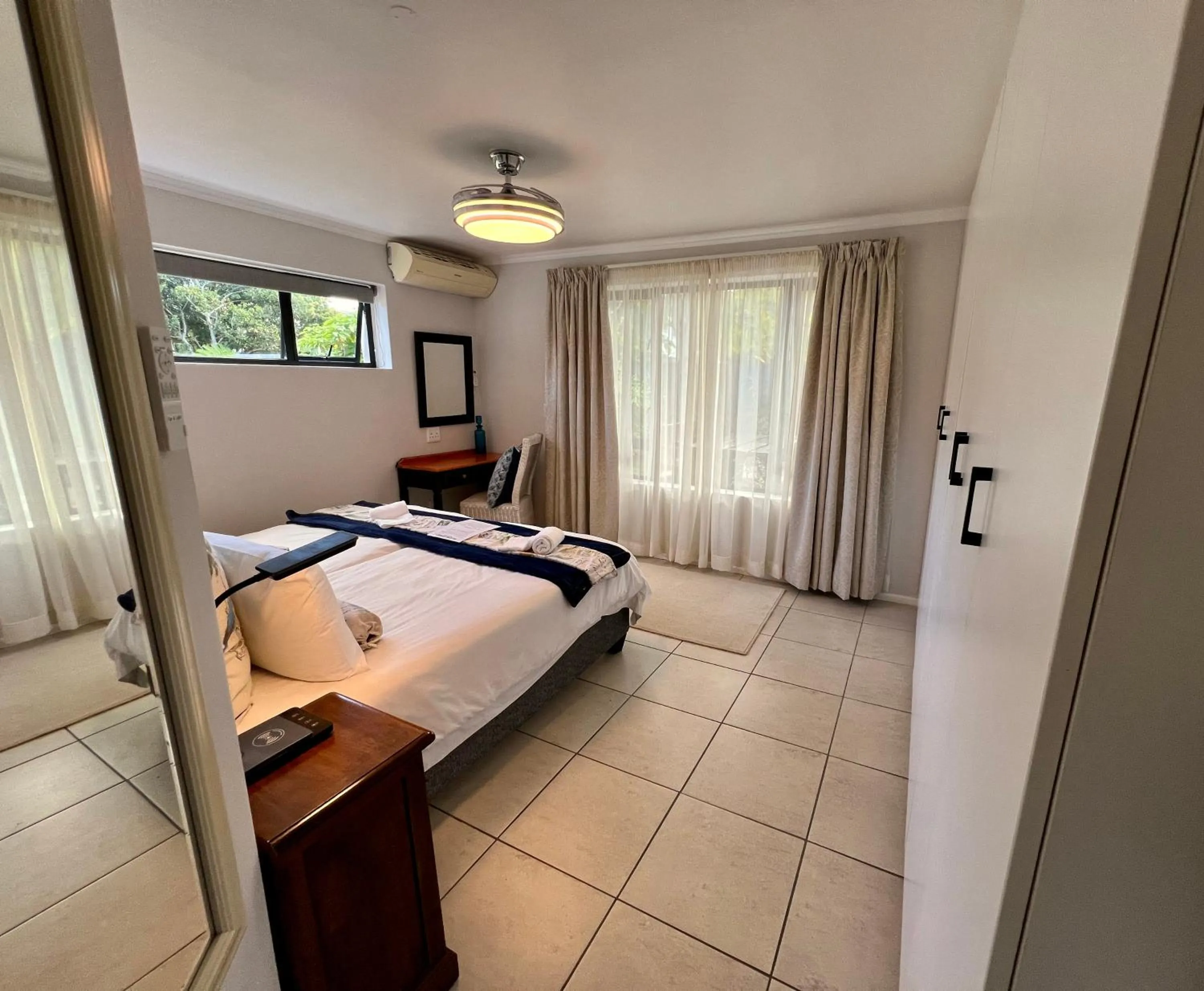 Bedroom, Bed in Pelican Lodge Guesthouse