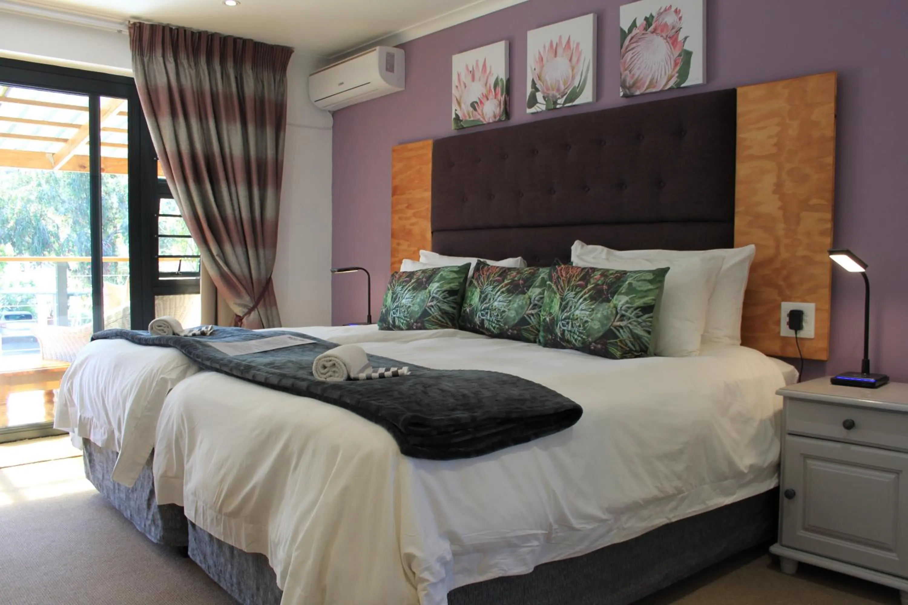 Bed in Pelican Lodge Guesthouse