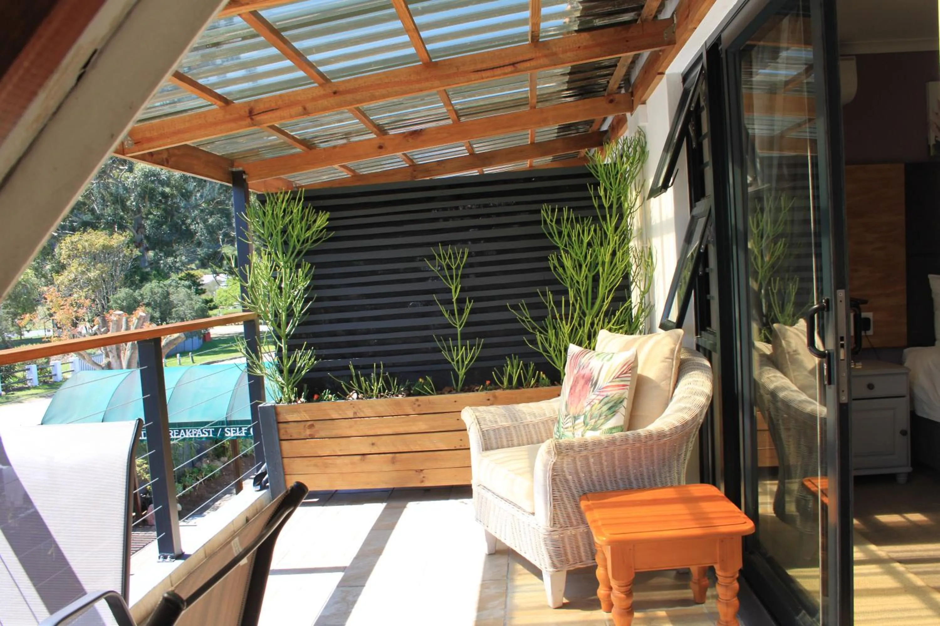 Seating area in Pelican Lodge Guesthouse