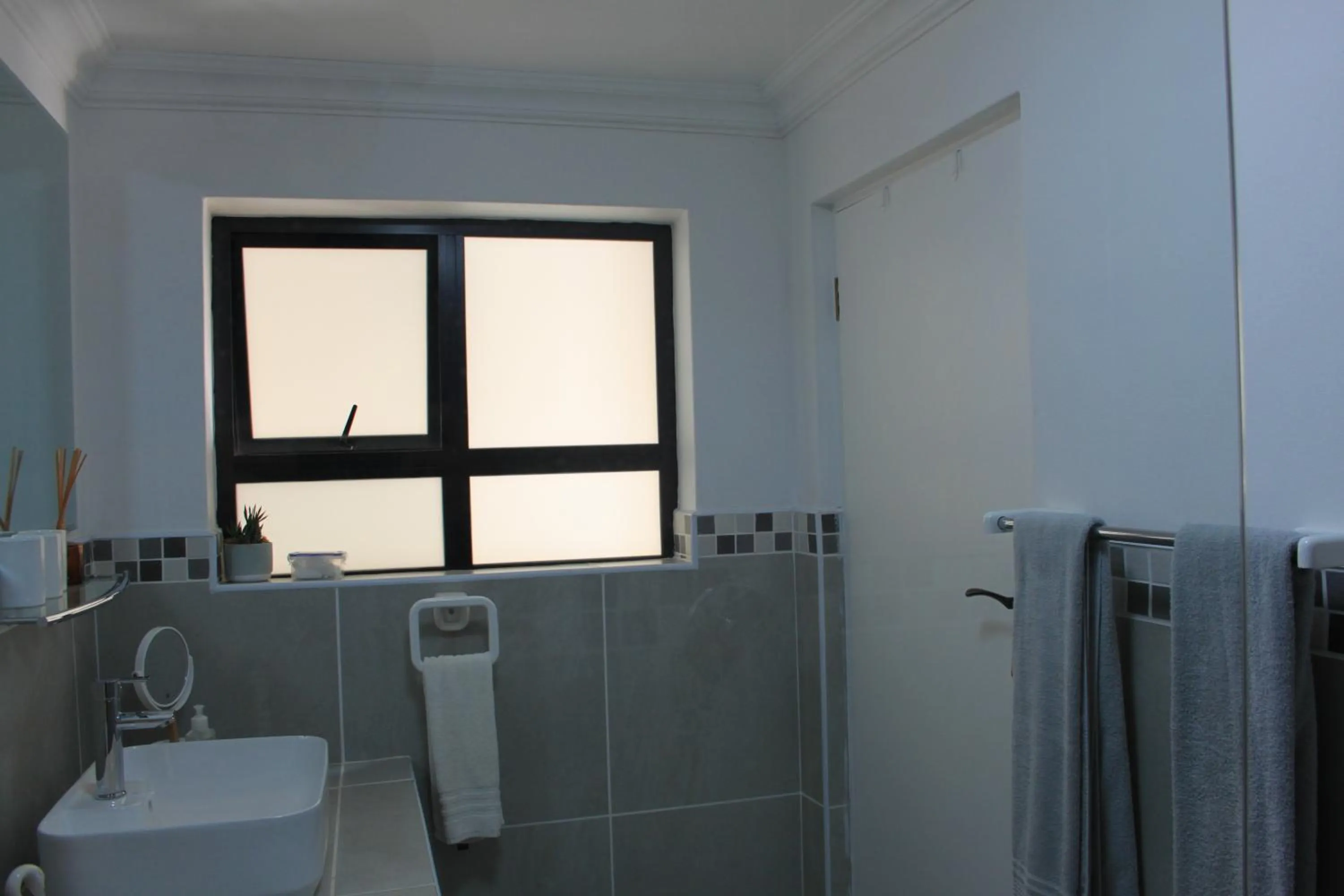 Toilet in Pelican Lodge Guesthouse