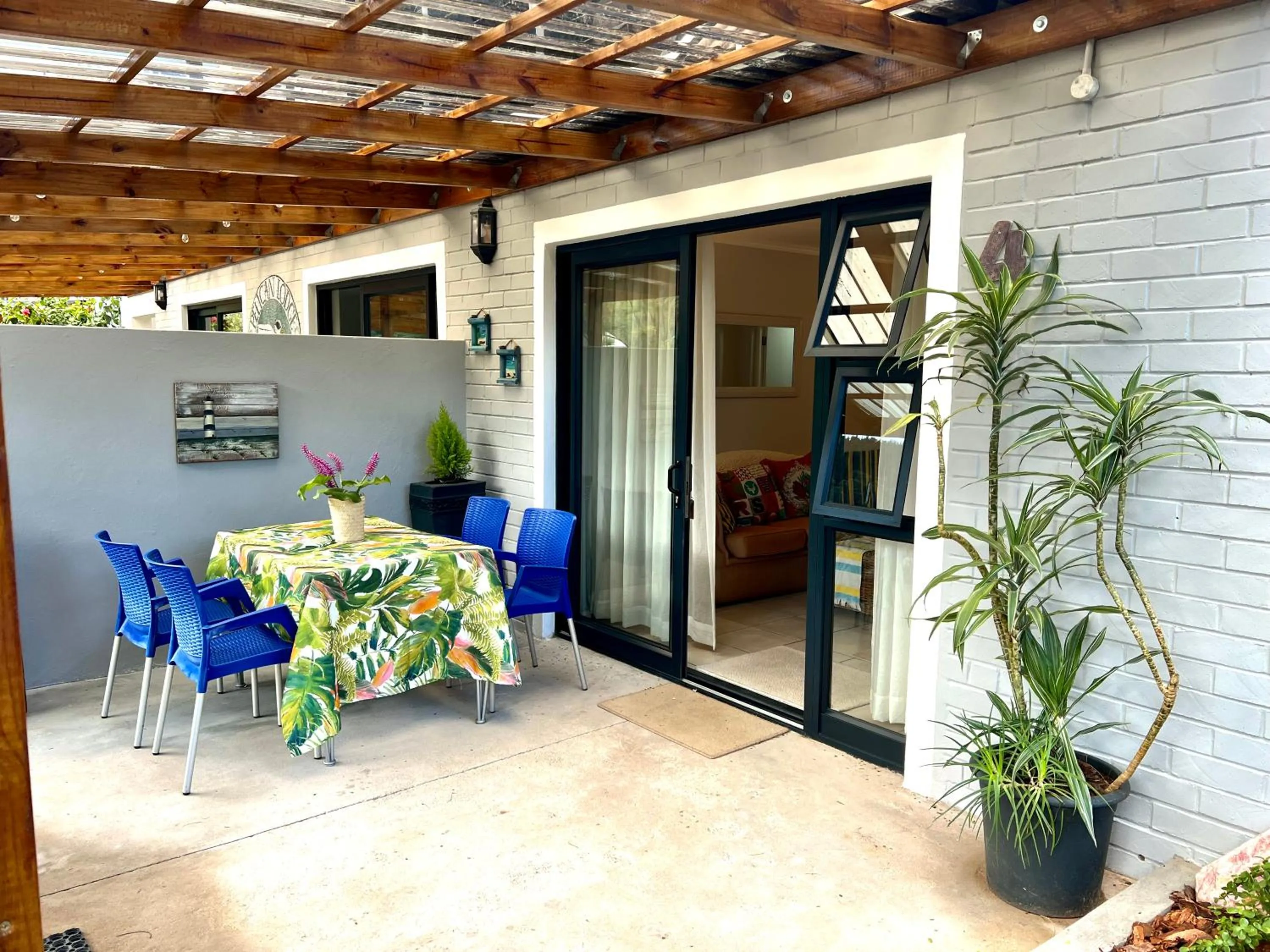 Patio in Pelican Lodge Guesthouse