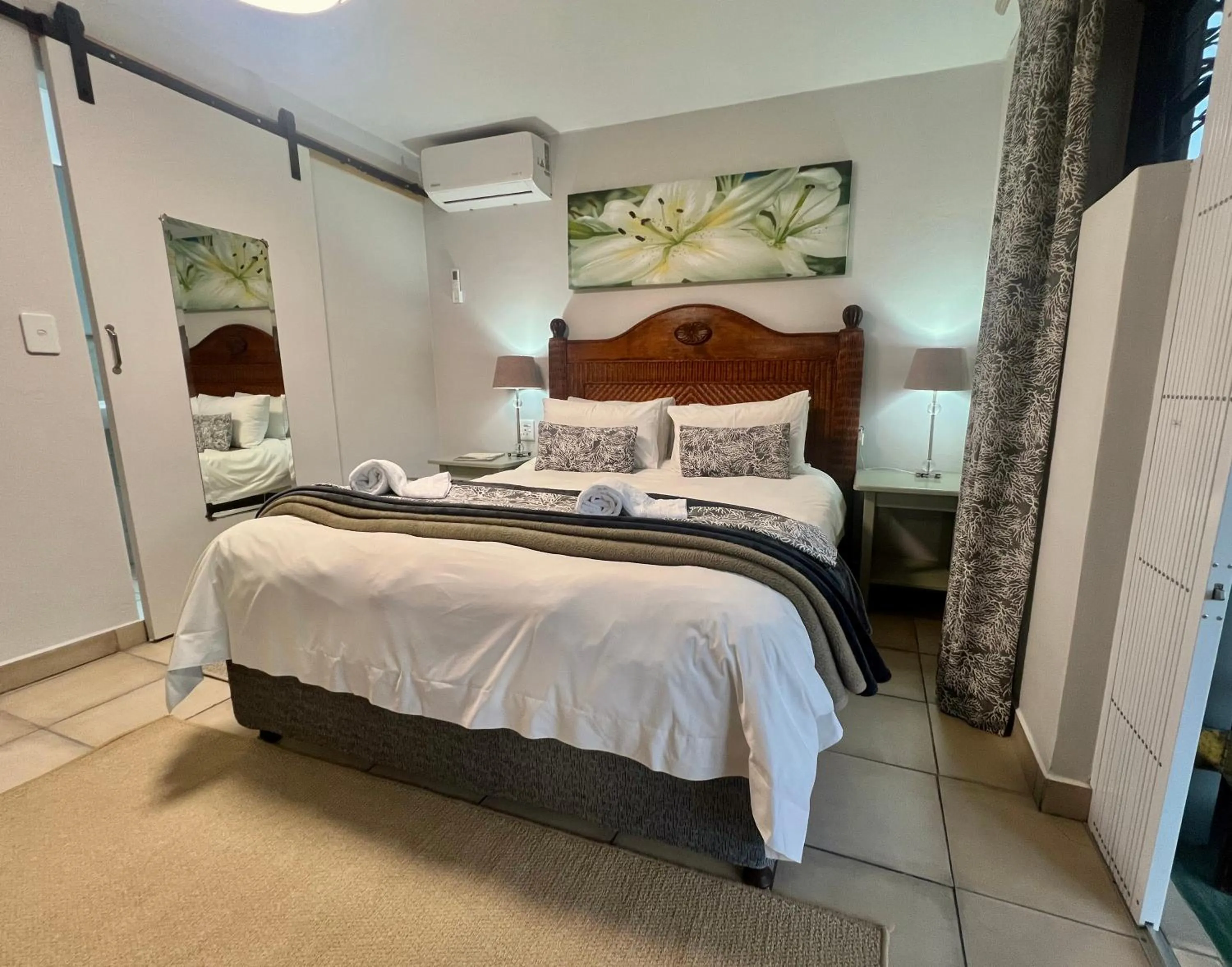 Bed in Pelican Lodge Guesthouse