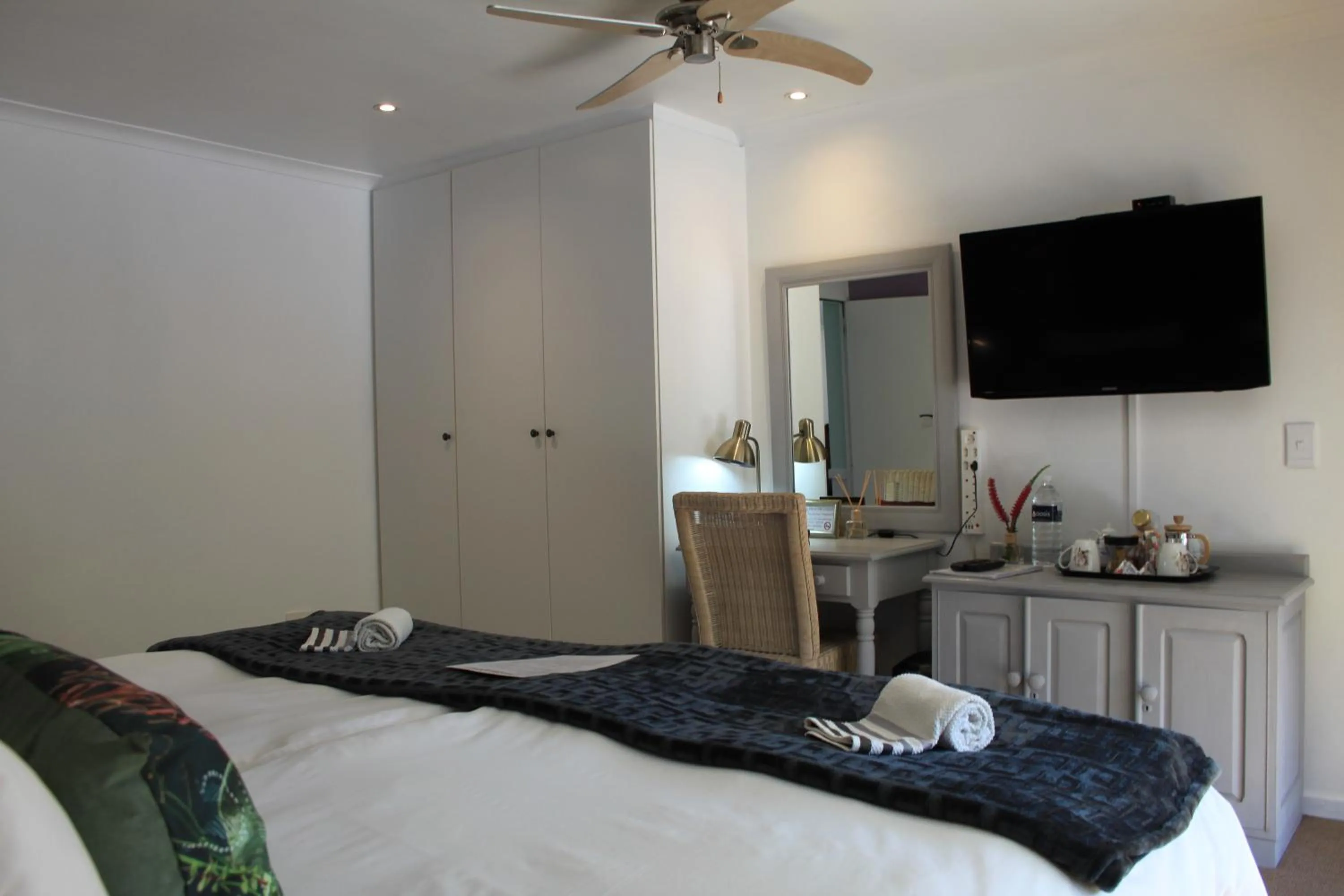 Bedroom, Bed in Pelican Lodge Guesthouse