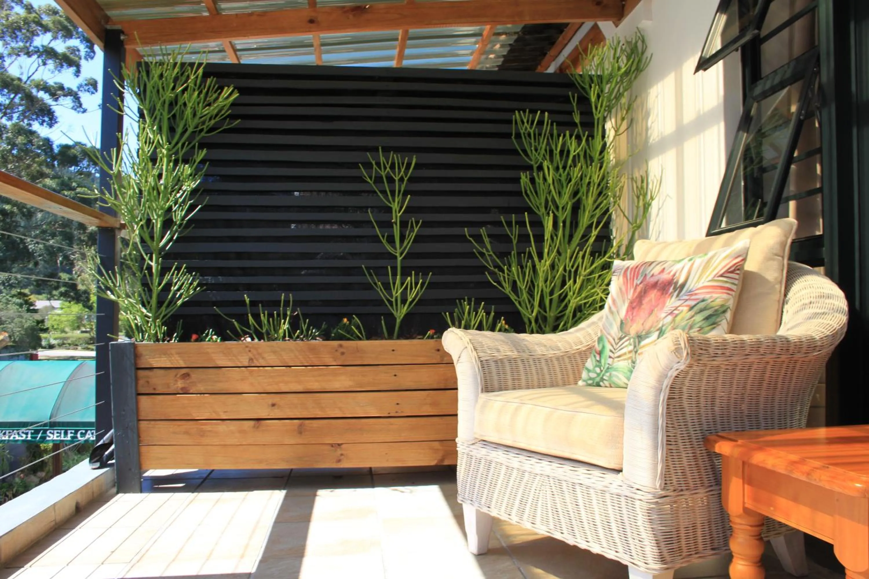Seating area in Pelican Lodge Guesthouse