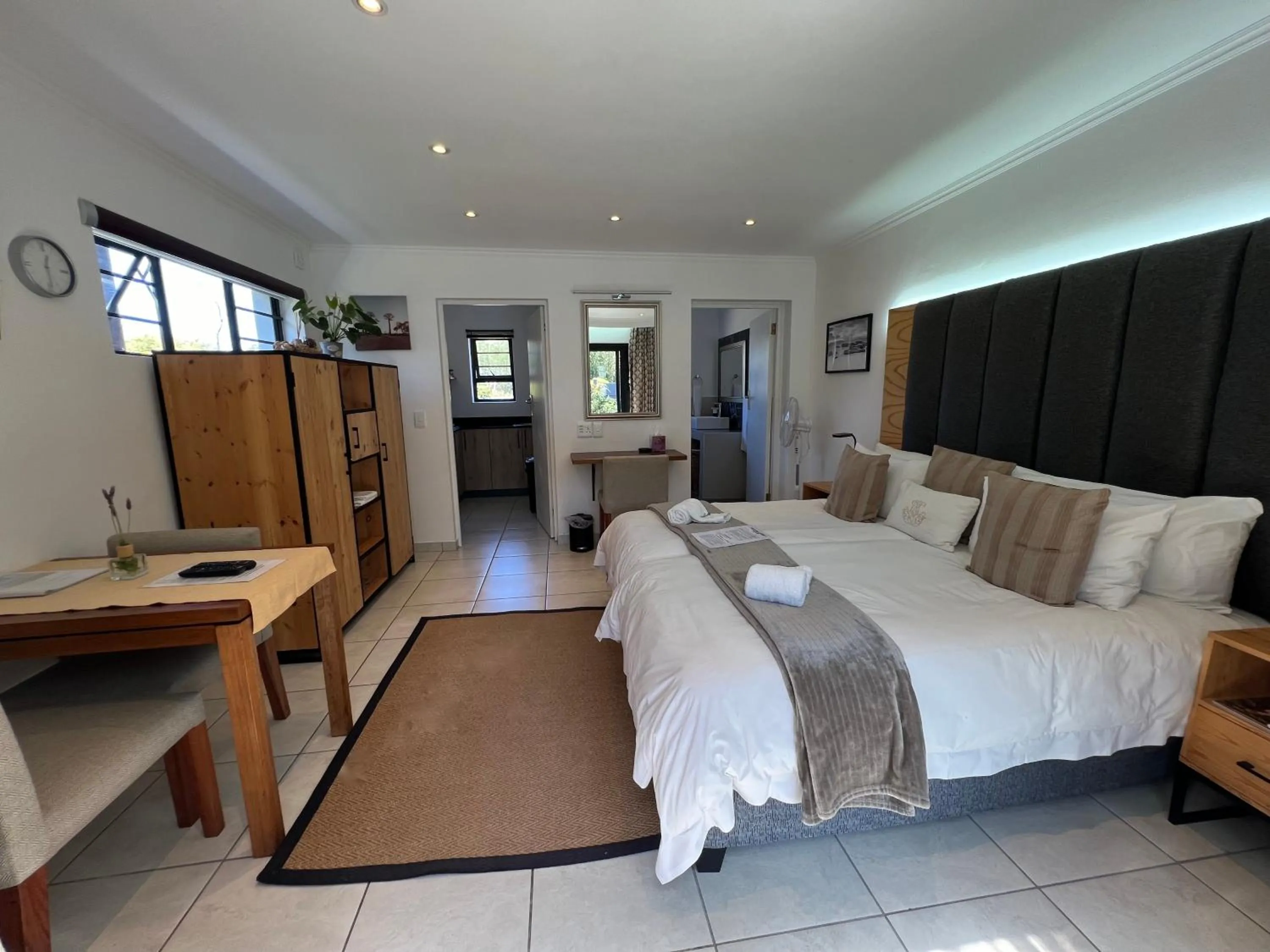 Bedroom, Bed in Pelican Lodge Guesthouse