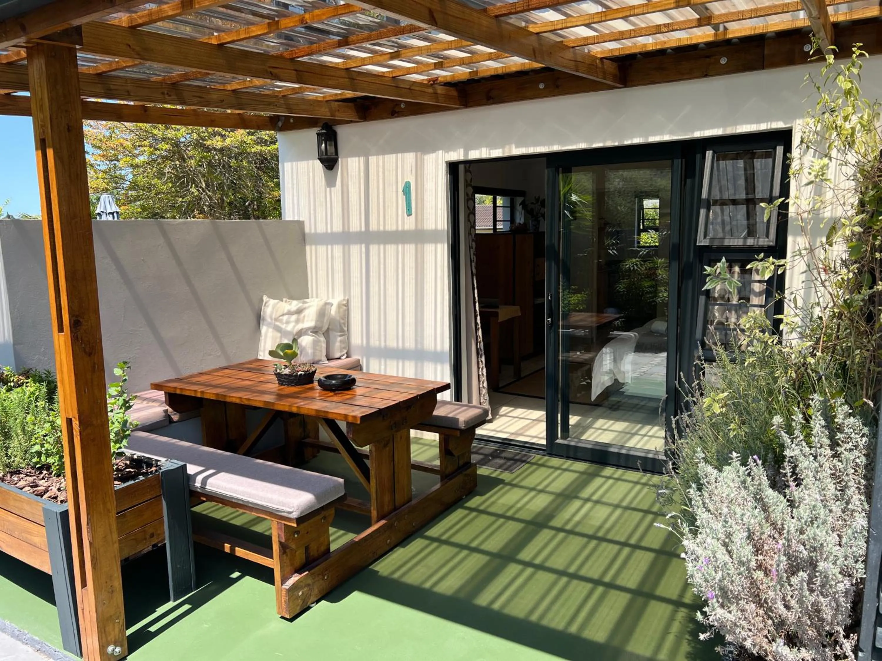 Garden in Pelican Lodge Guesthouse