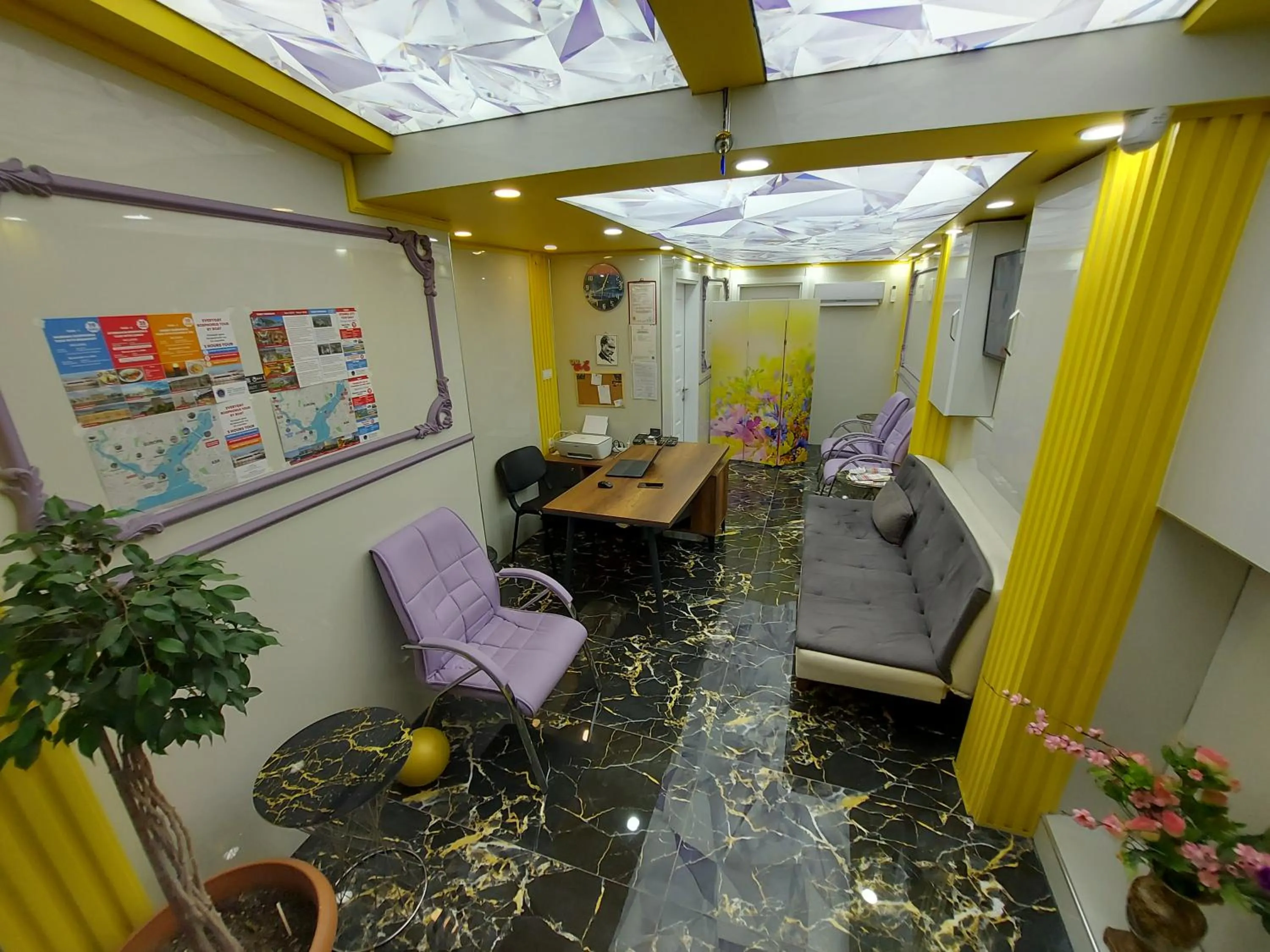 Lobby or reception in VERSECA HOTEL