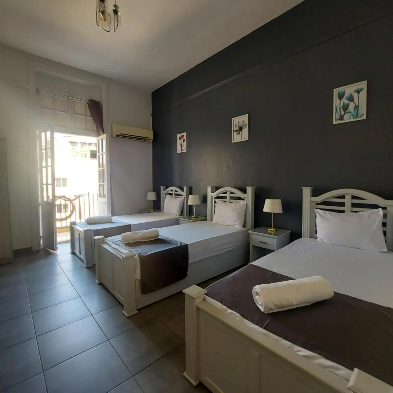 Bedroom, Bed in Gresham Hotel