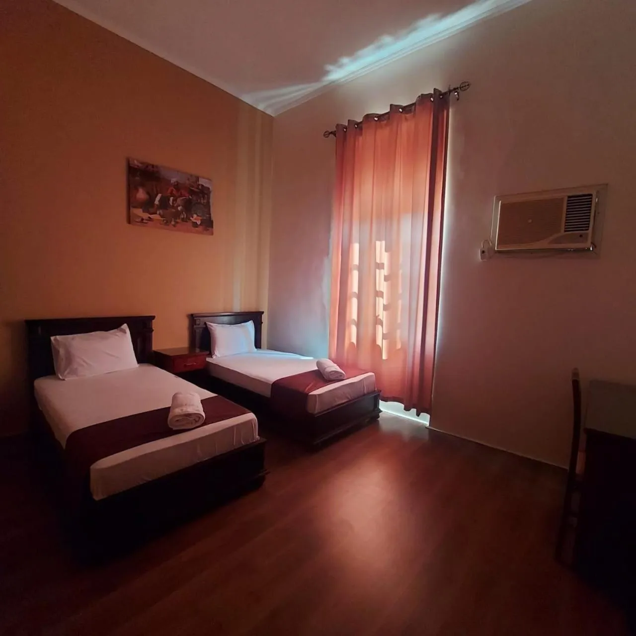 Bedroom, Bed in Gresham Hotel