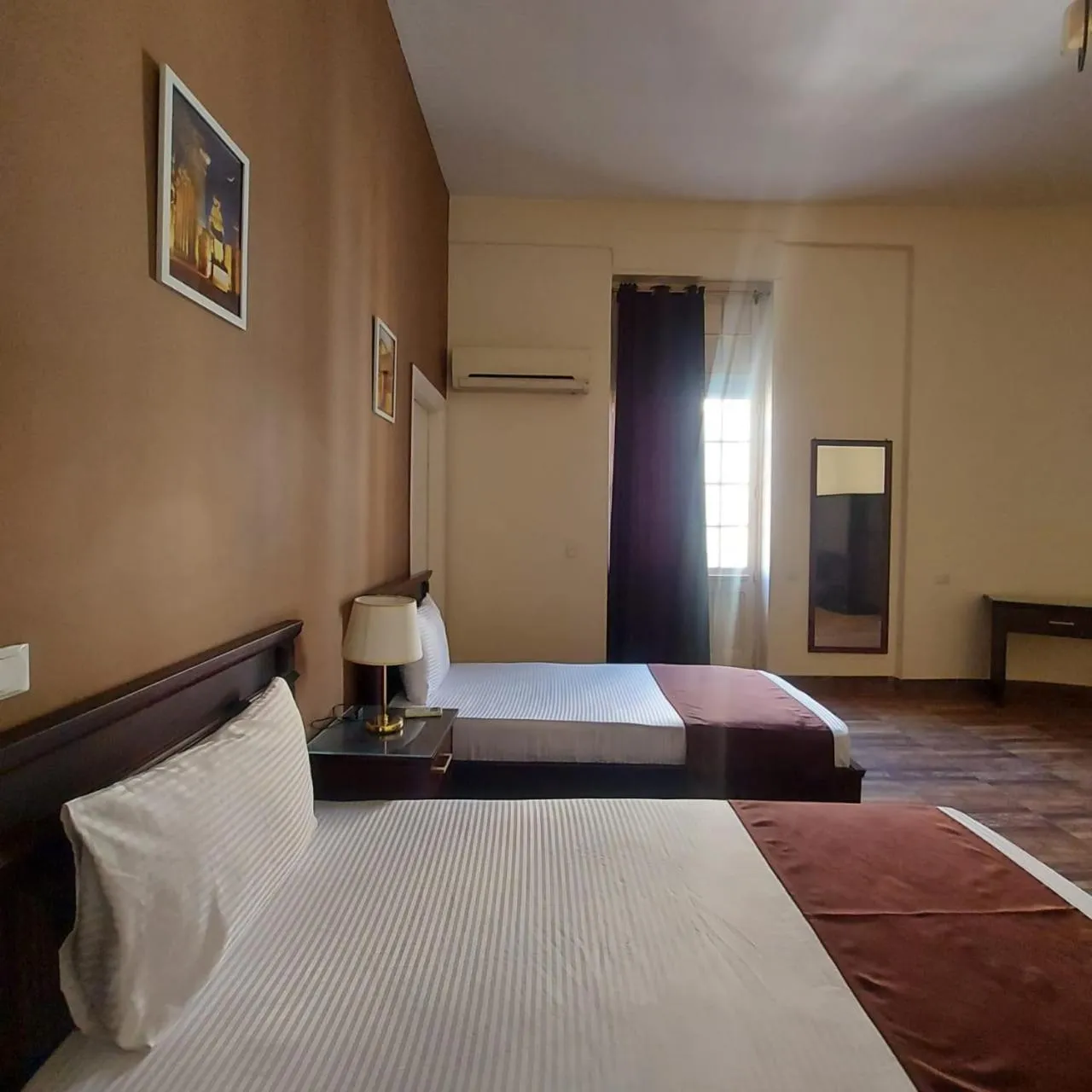 Bedroom, Bed in Gresham Hotel