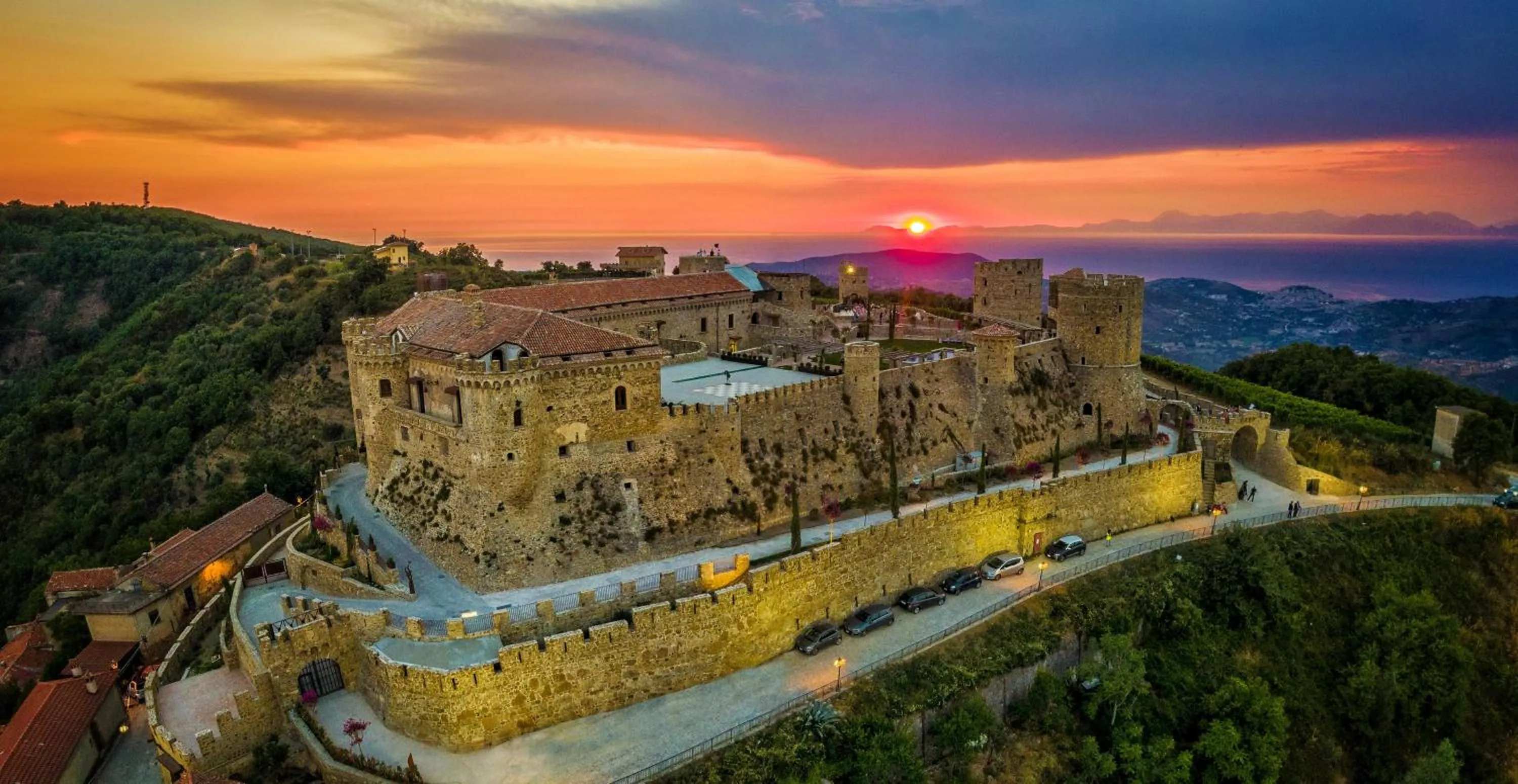 Property building in Castello di Rocca Cilento