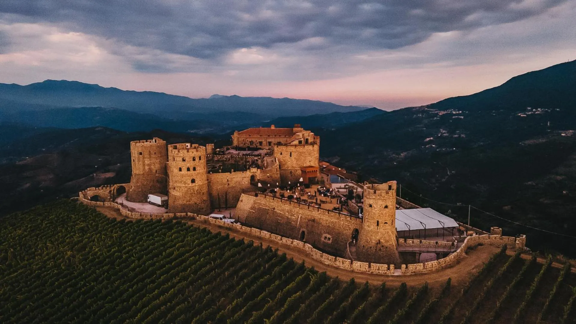 Property building in Castello di Rocca Cilento