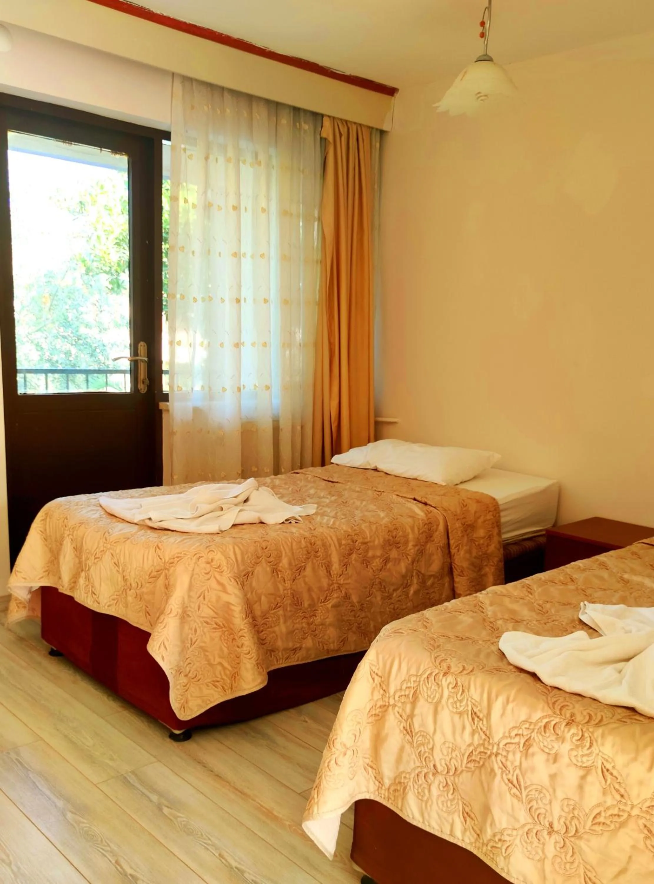 Bedroom, Bed in ARTEMİS YÖRÜK OTEL OLD TOWN PAMUKKALE