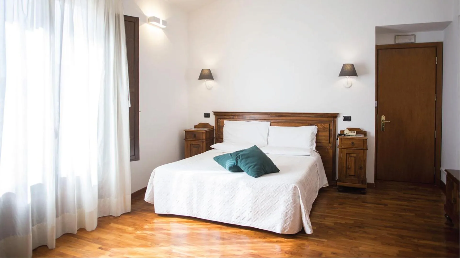 Photo of the whole room, Bed in Hotel La Piazzetta