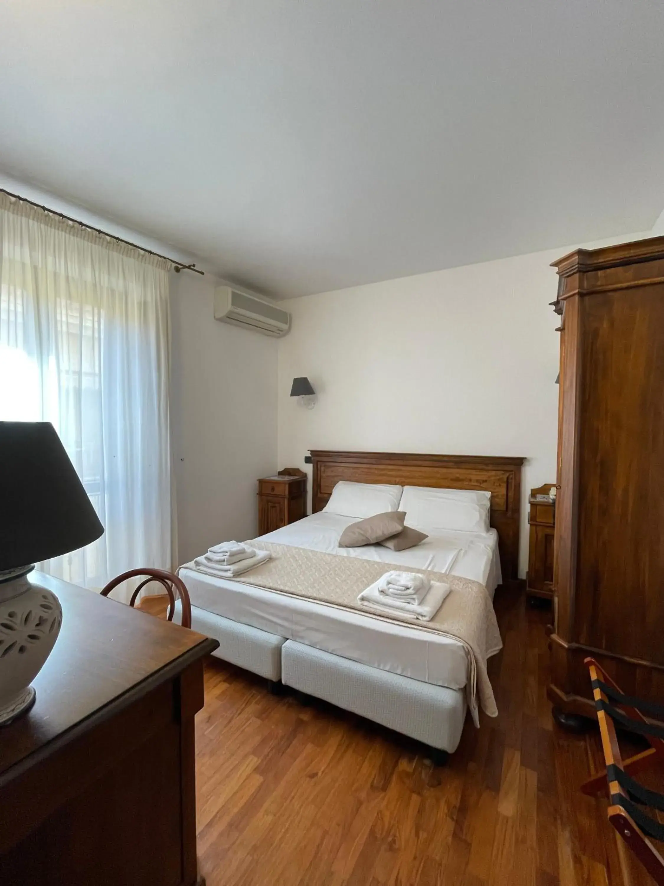 Small Double Room in Hotel La Piazzetta Small Double Room in Hotel La Piazzetta