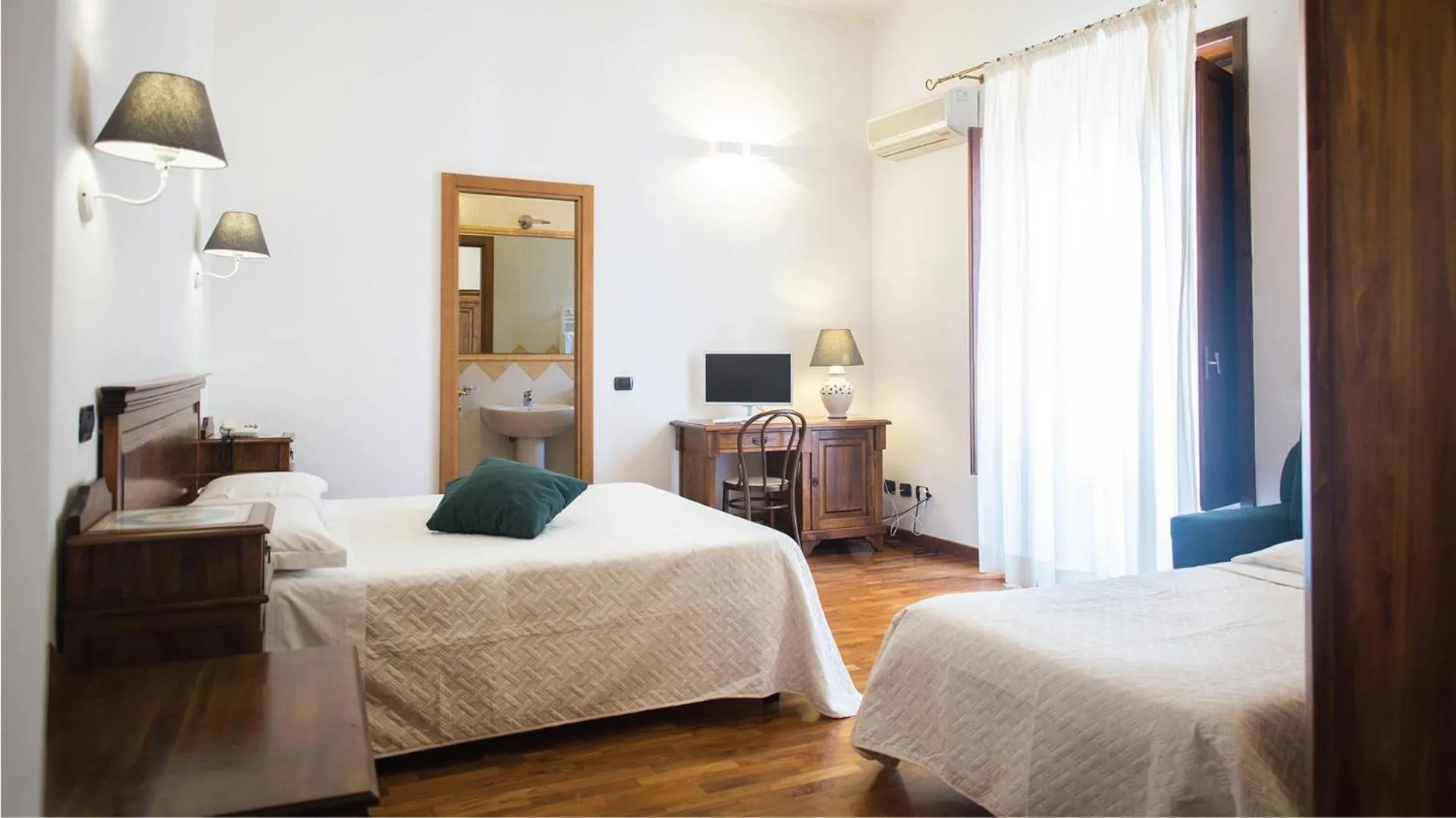 Photo of the whole room, Bed in Hotel La Piazzetta