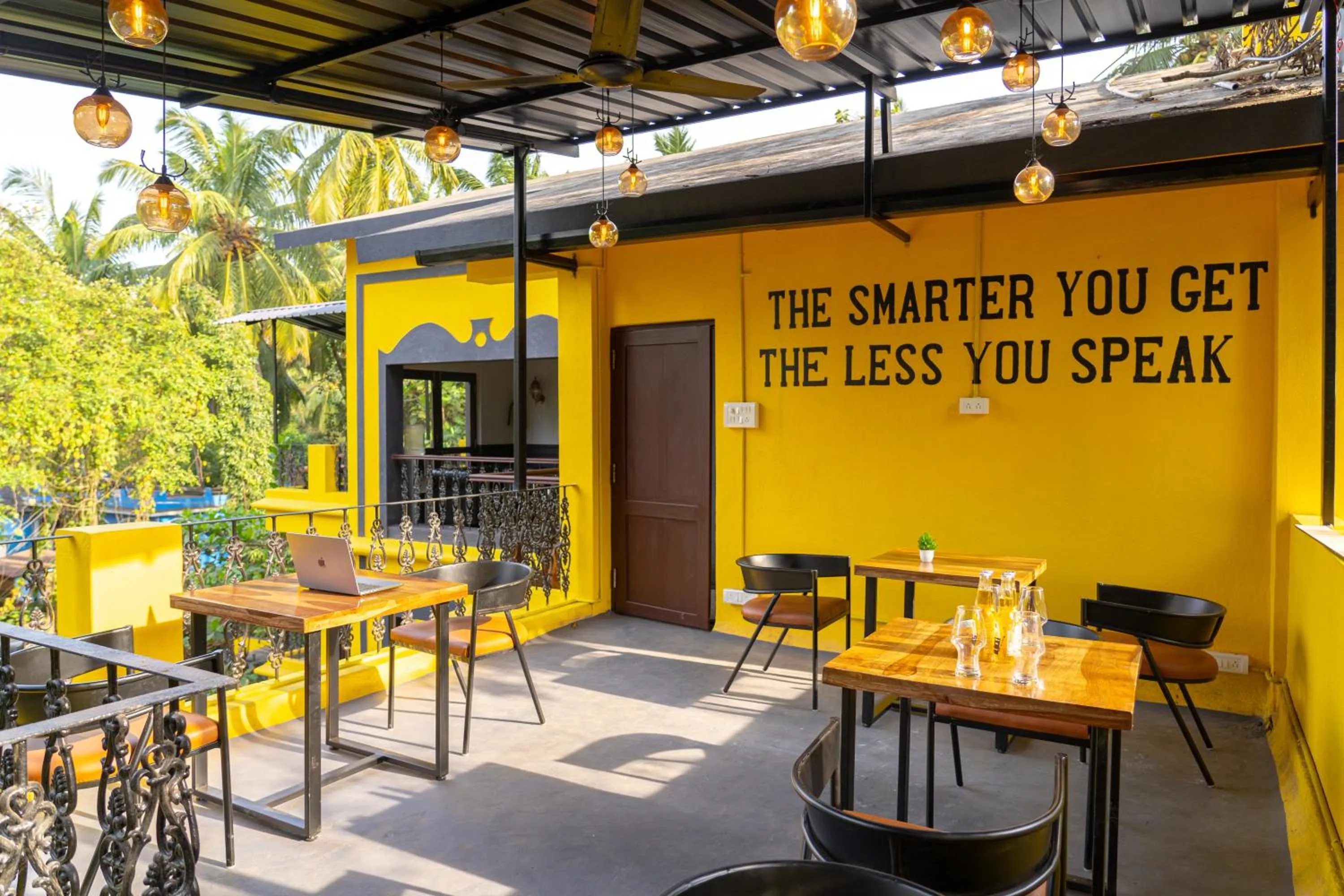 Restaurant/places to eat in Whoopers Boutique Hotel, Anjuna