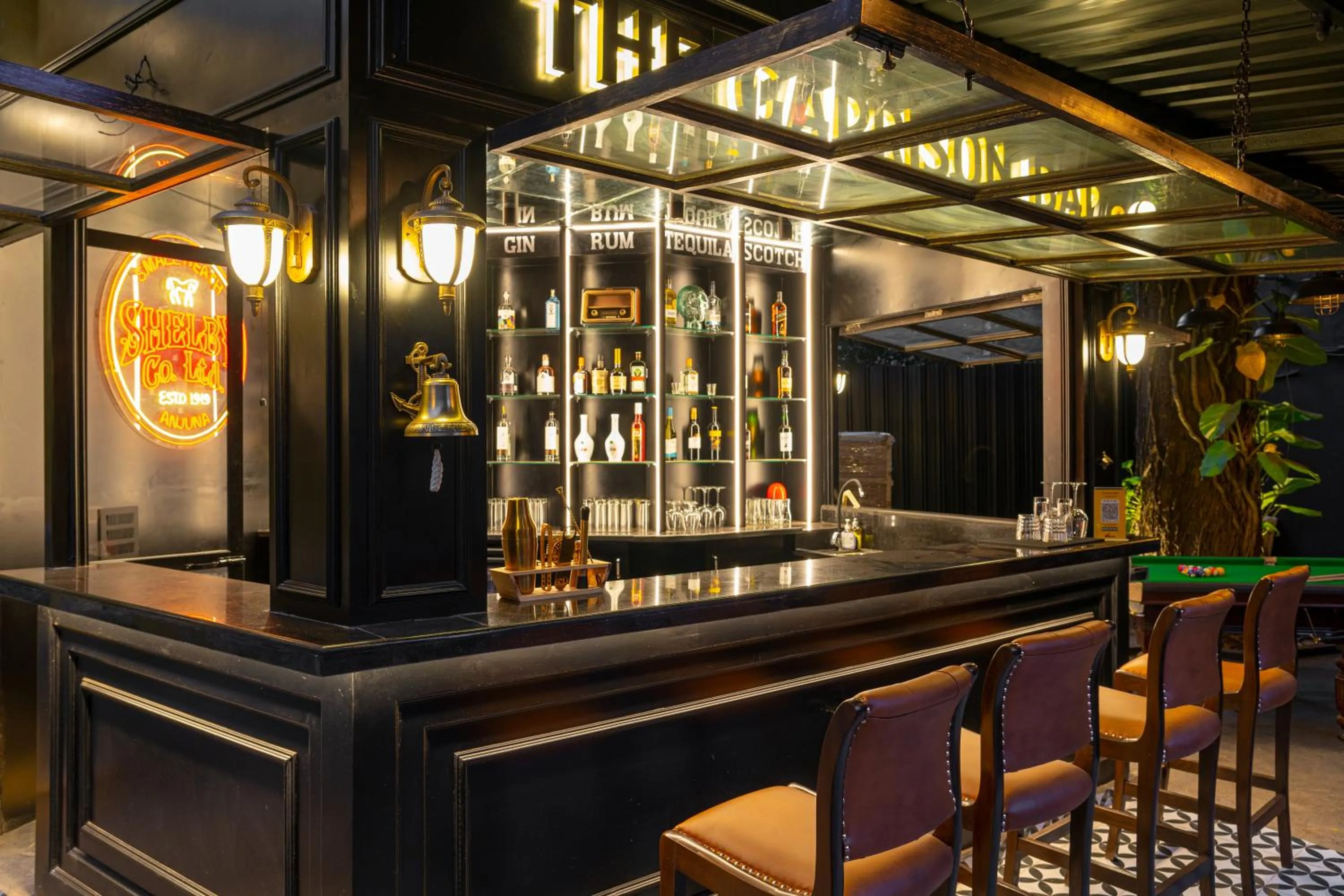 Lounge or bar in Whoopers Boutique Hotel, Anjuna