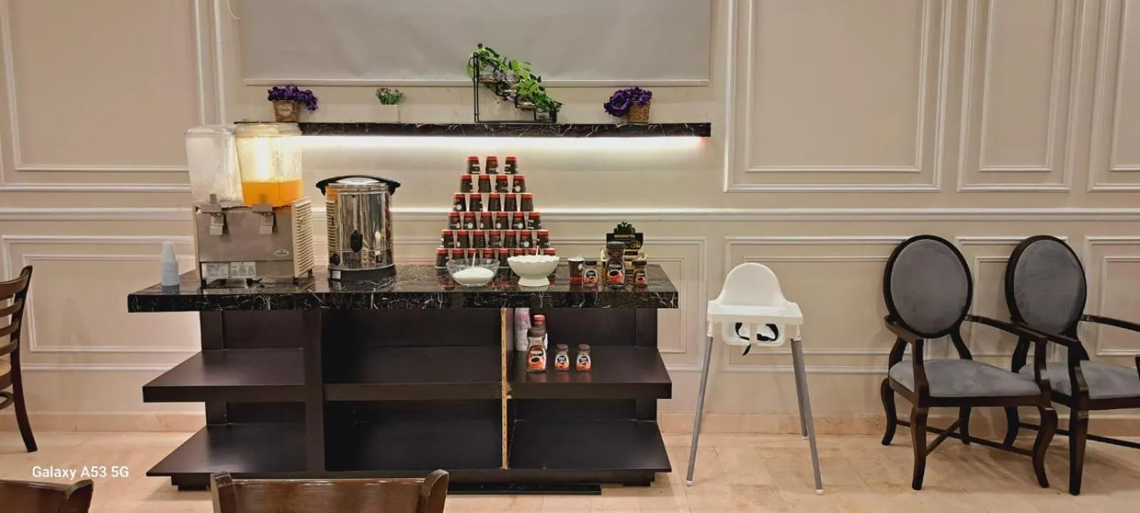 Restaurant/places to eat in Shyan Hotel