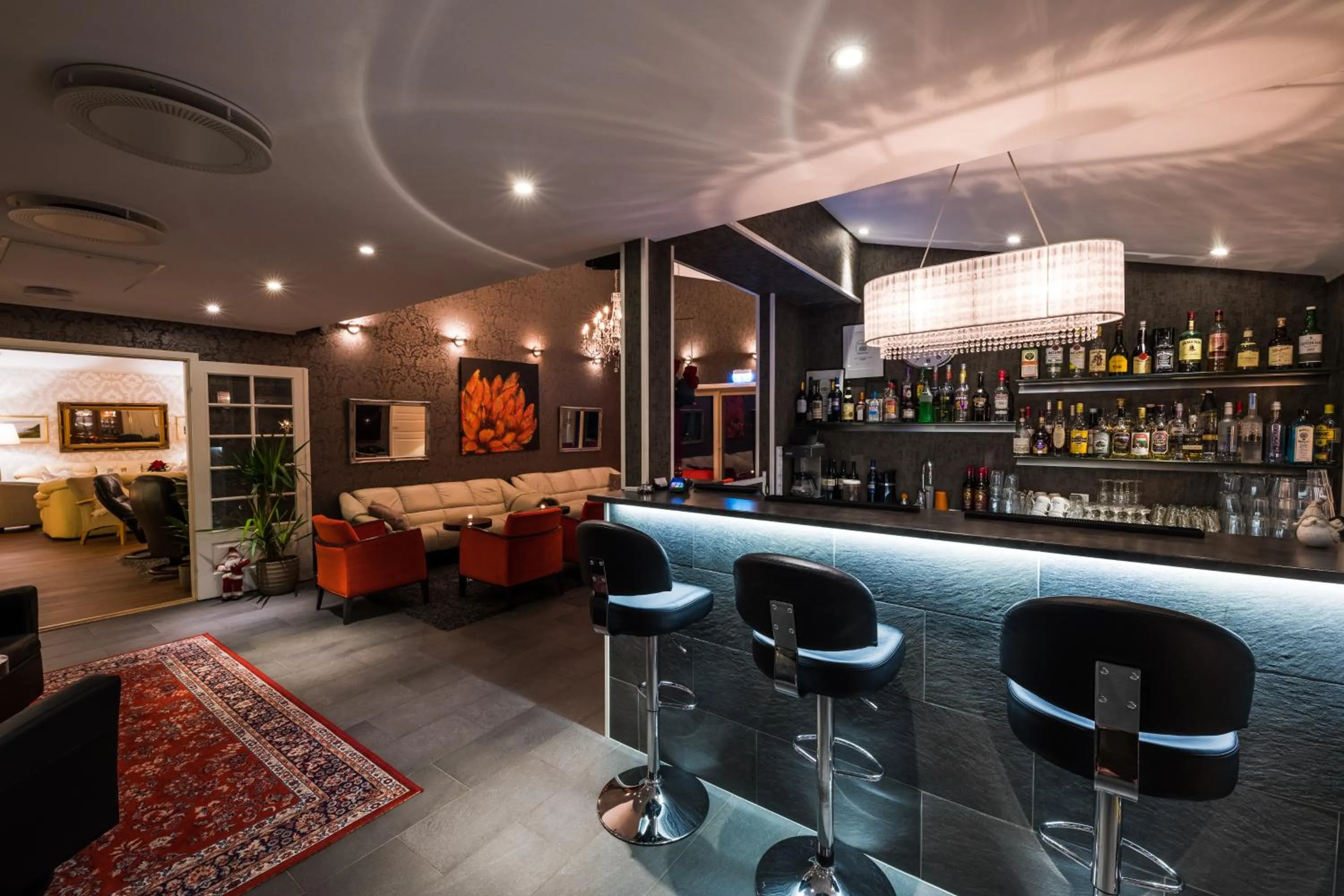 Lounge or bar in Arctic Panorama Lodge