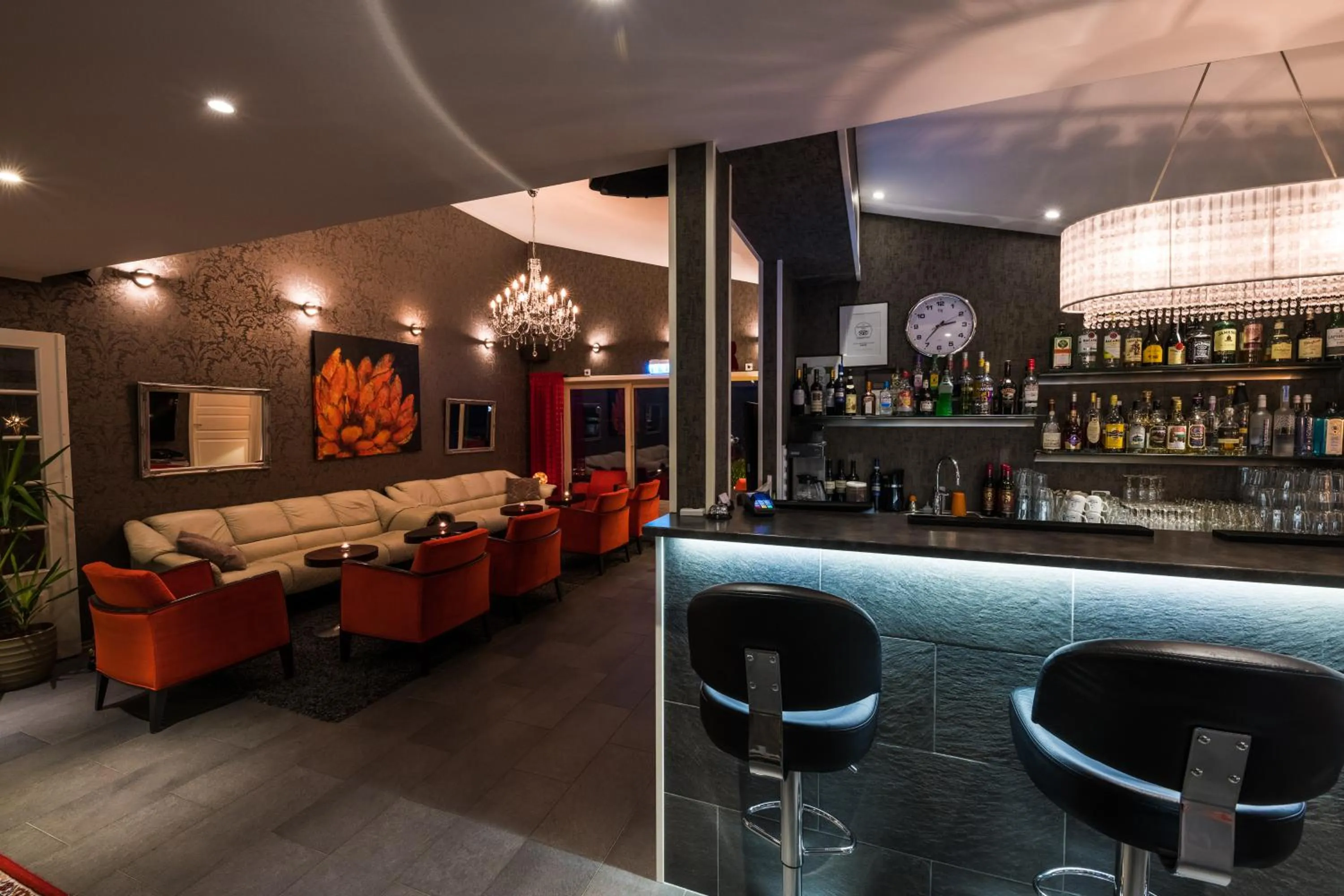 Lounge or bar in Arctic Panorama Lodge