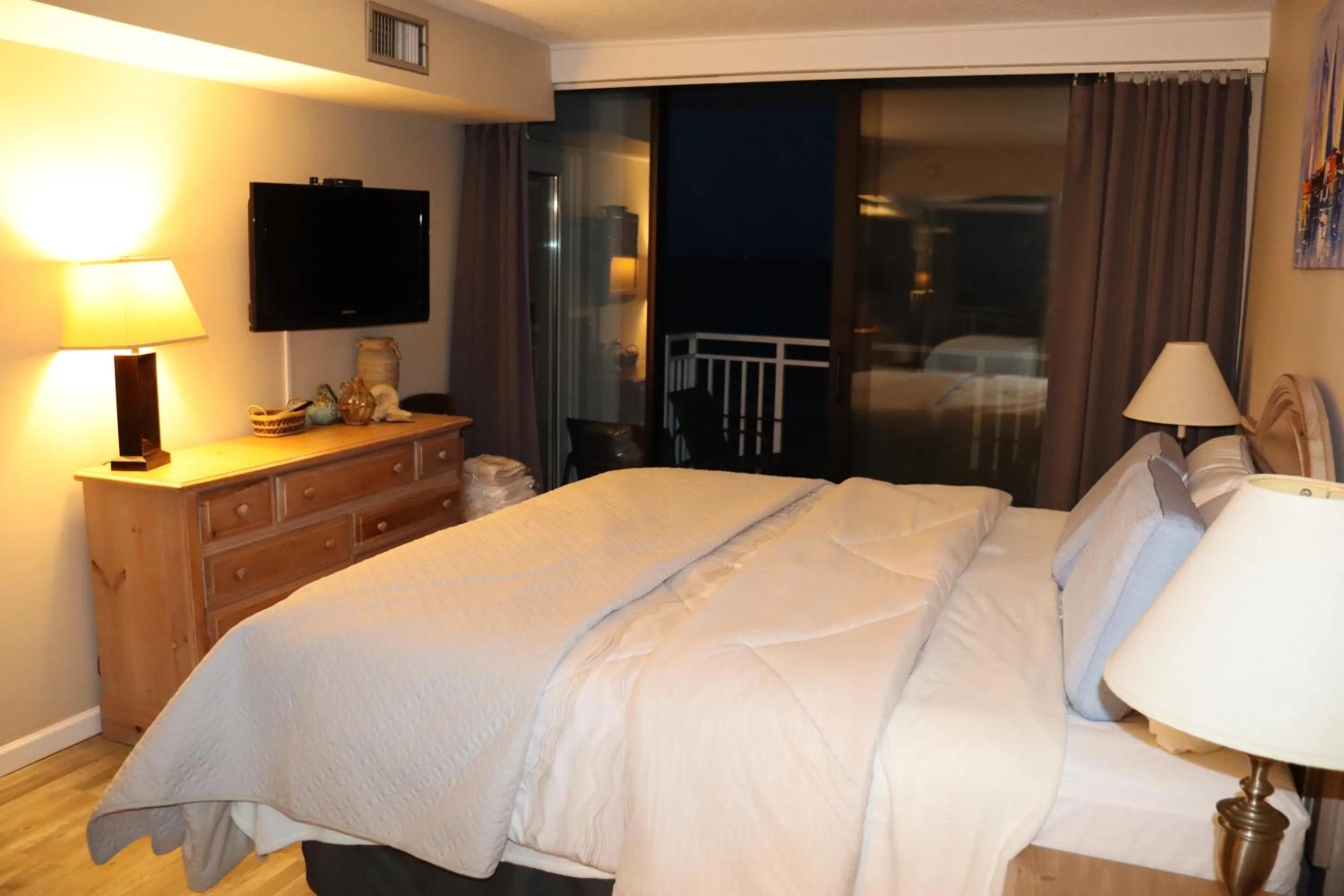 Balcony/Terrace, Bed in Beach Luxury Oceanfront