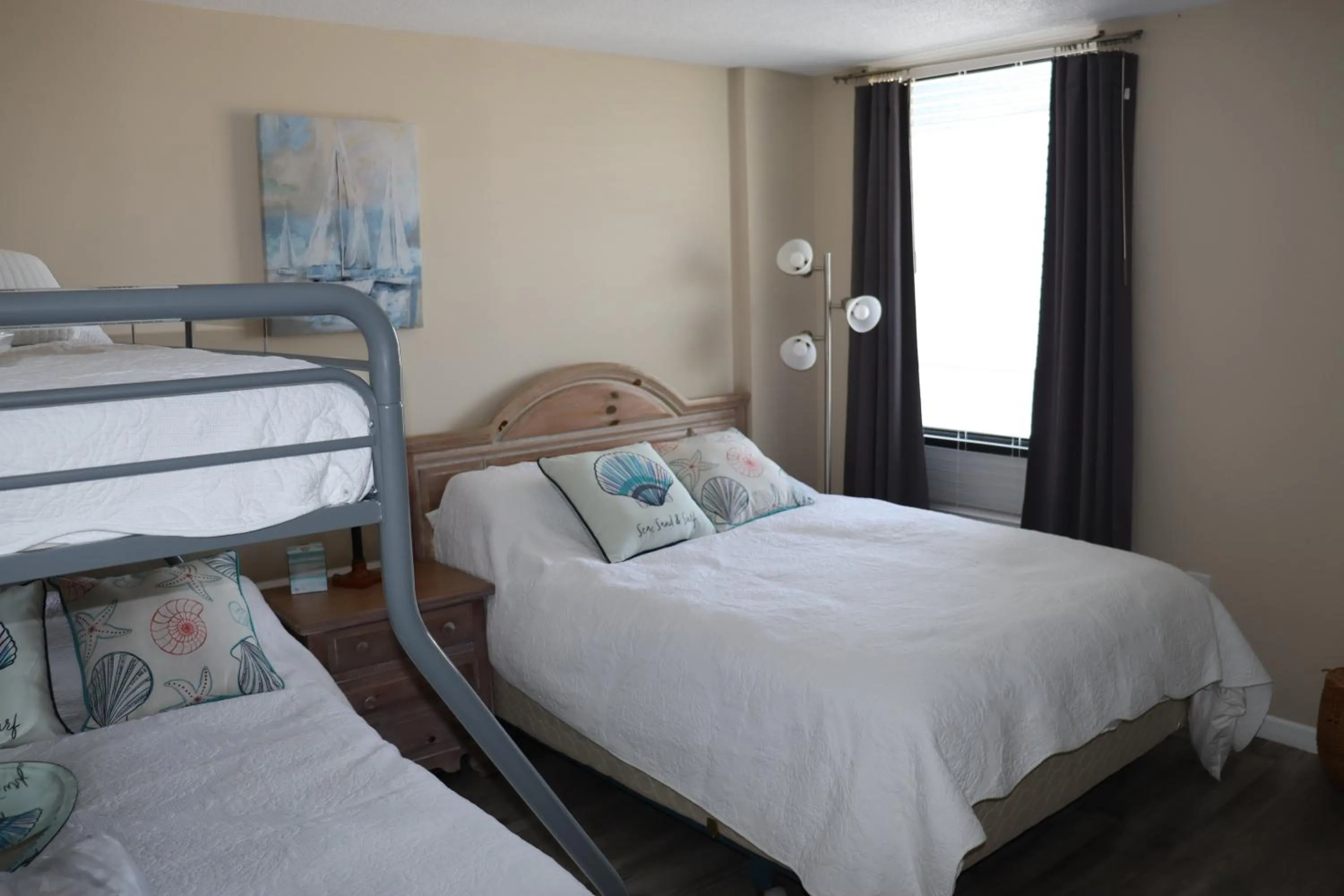Bedroom, Bed in Beach Luxury Oceanfront