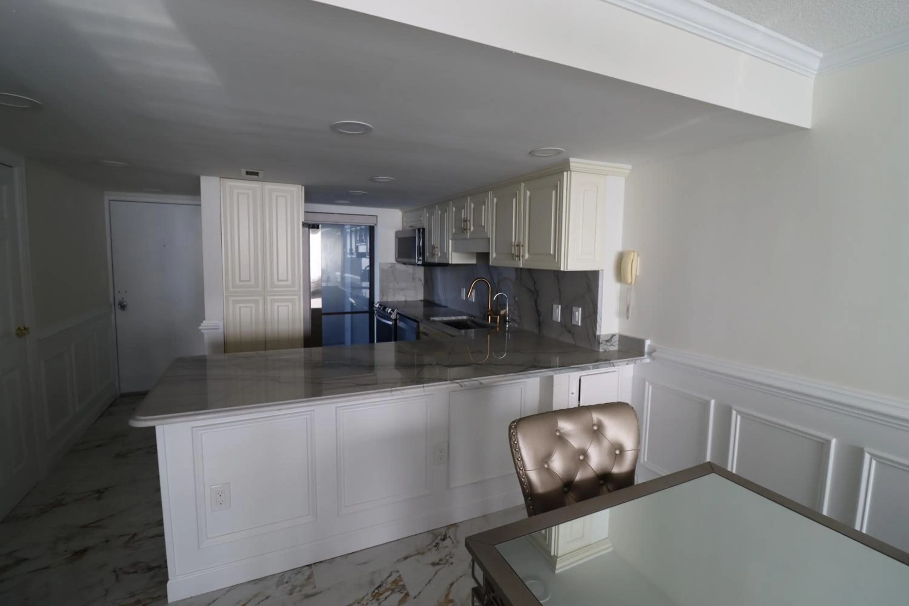 Kitchen or kitchenette in Beach Luxury Oceanfront