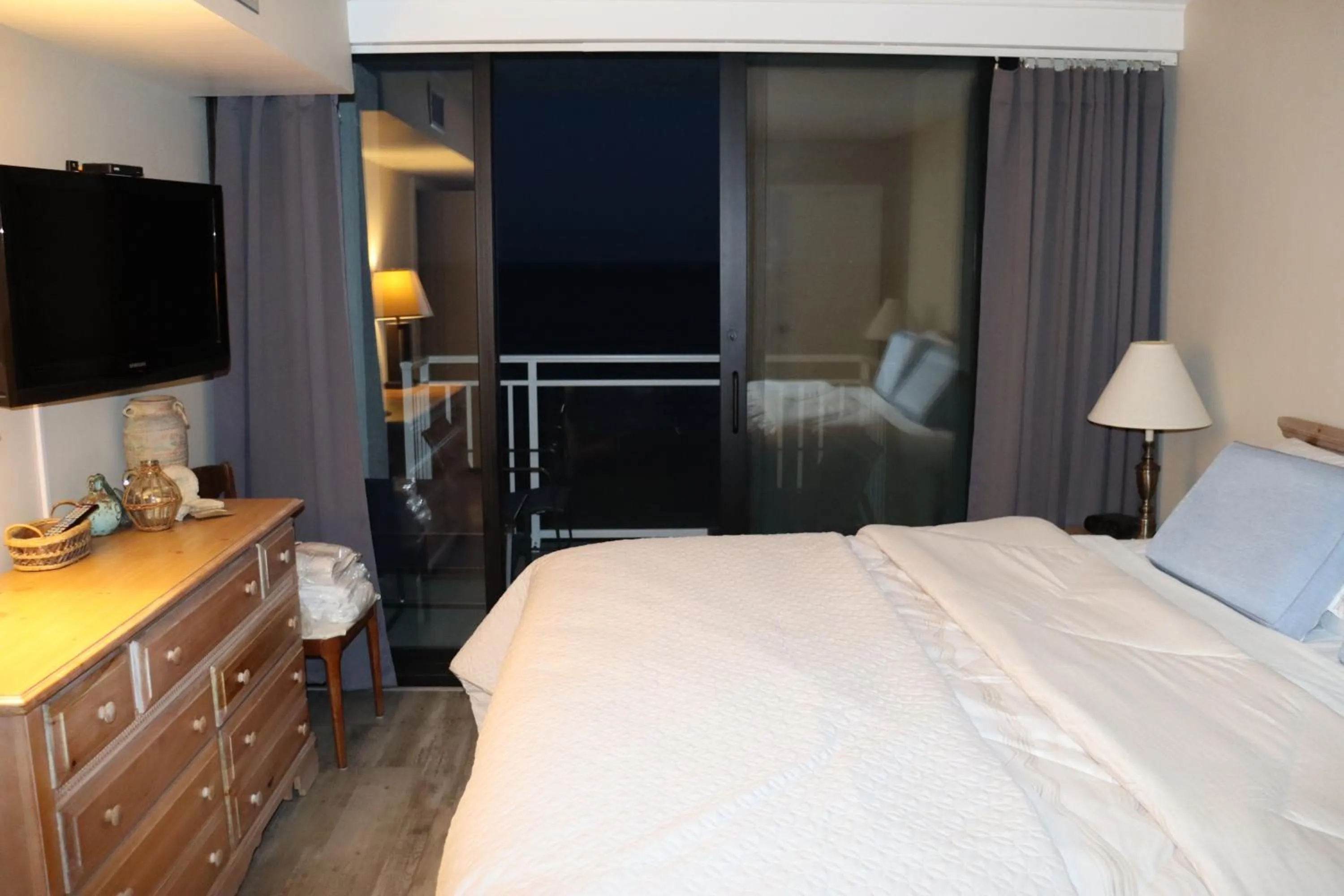 Balcony/Terrace, Bed in Beach Luxury Oceanfront