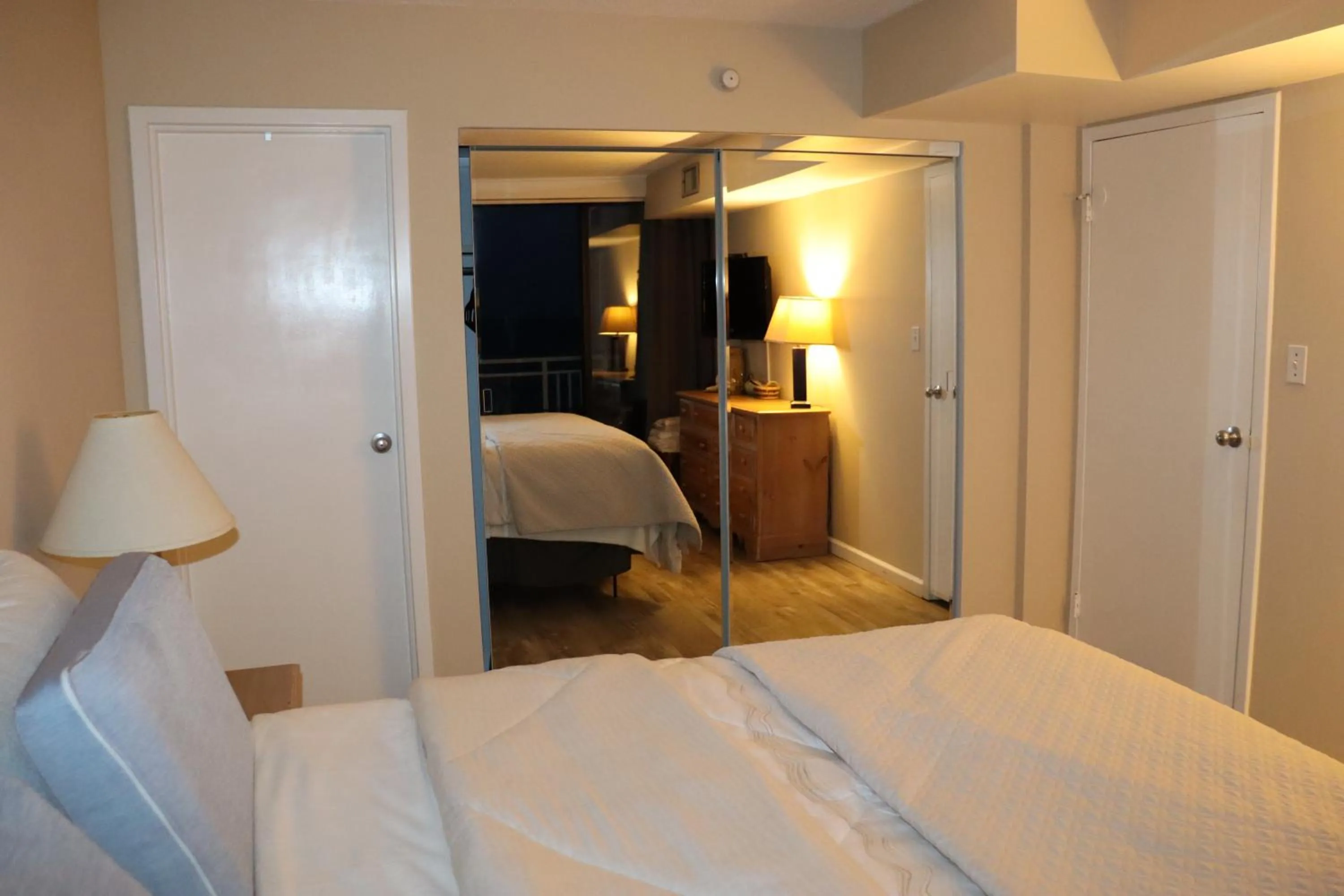 Bedroom, Bed in Beach Luxury Oceanfront