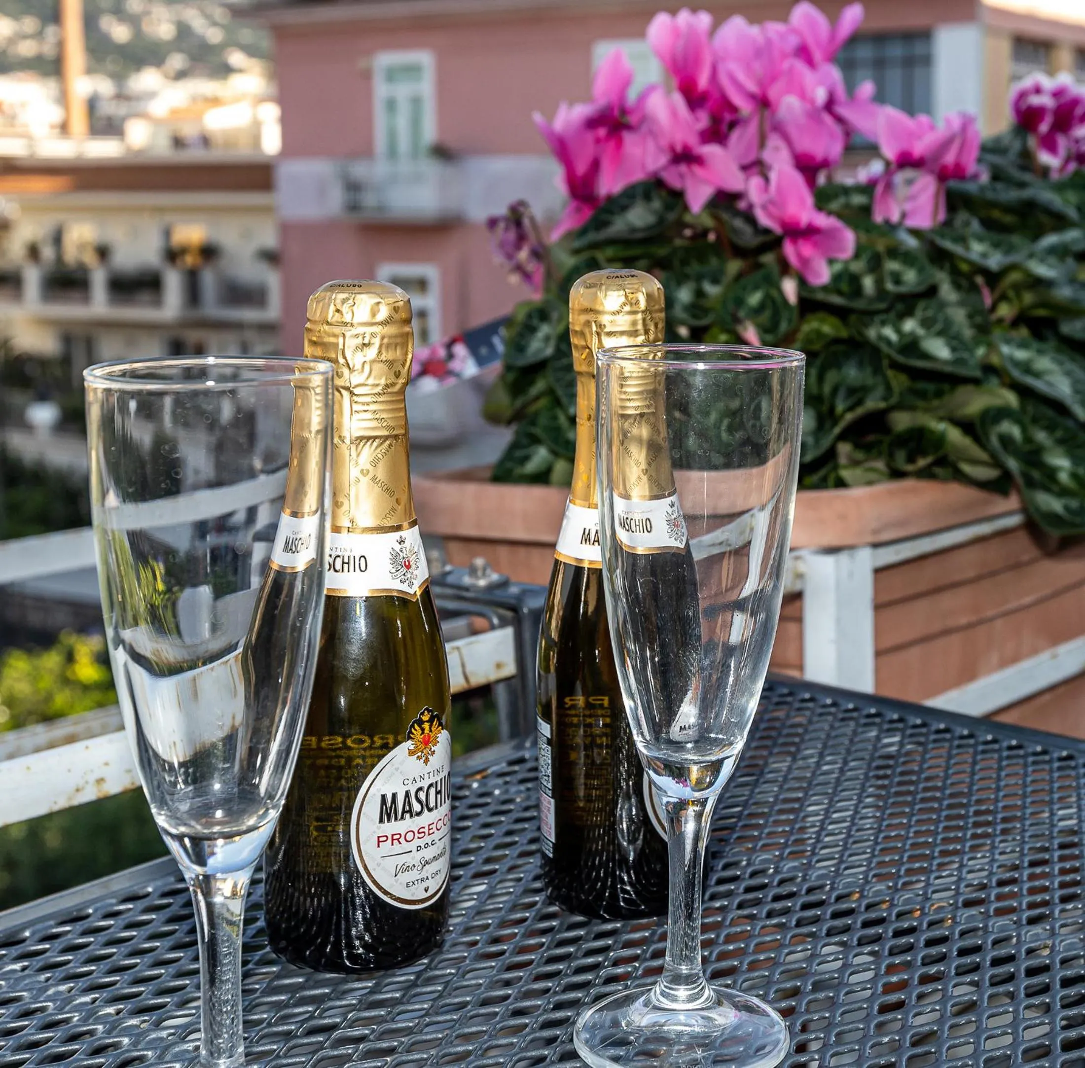 Alcoholic drinks in Blurooms