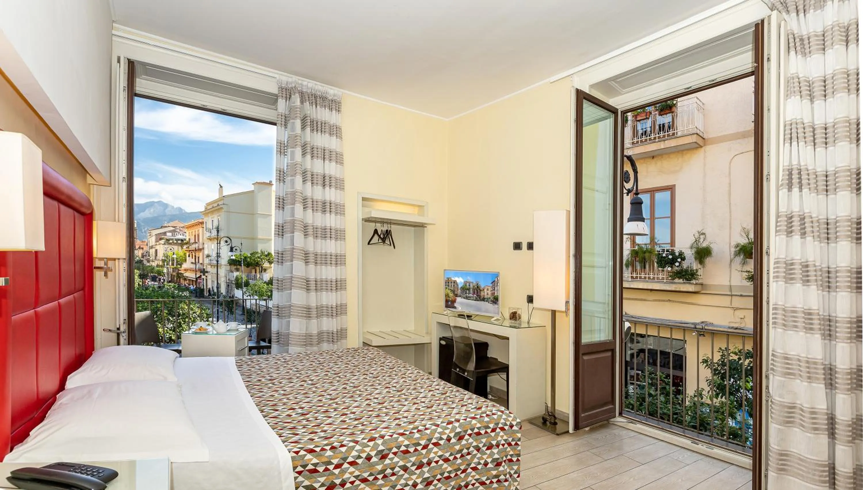 Balcony/Terrace, Bed in Blurooms