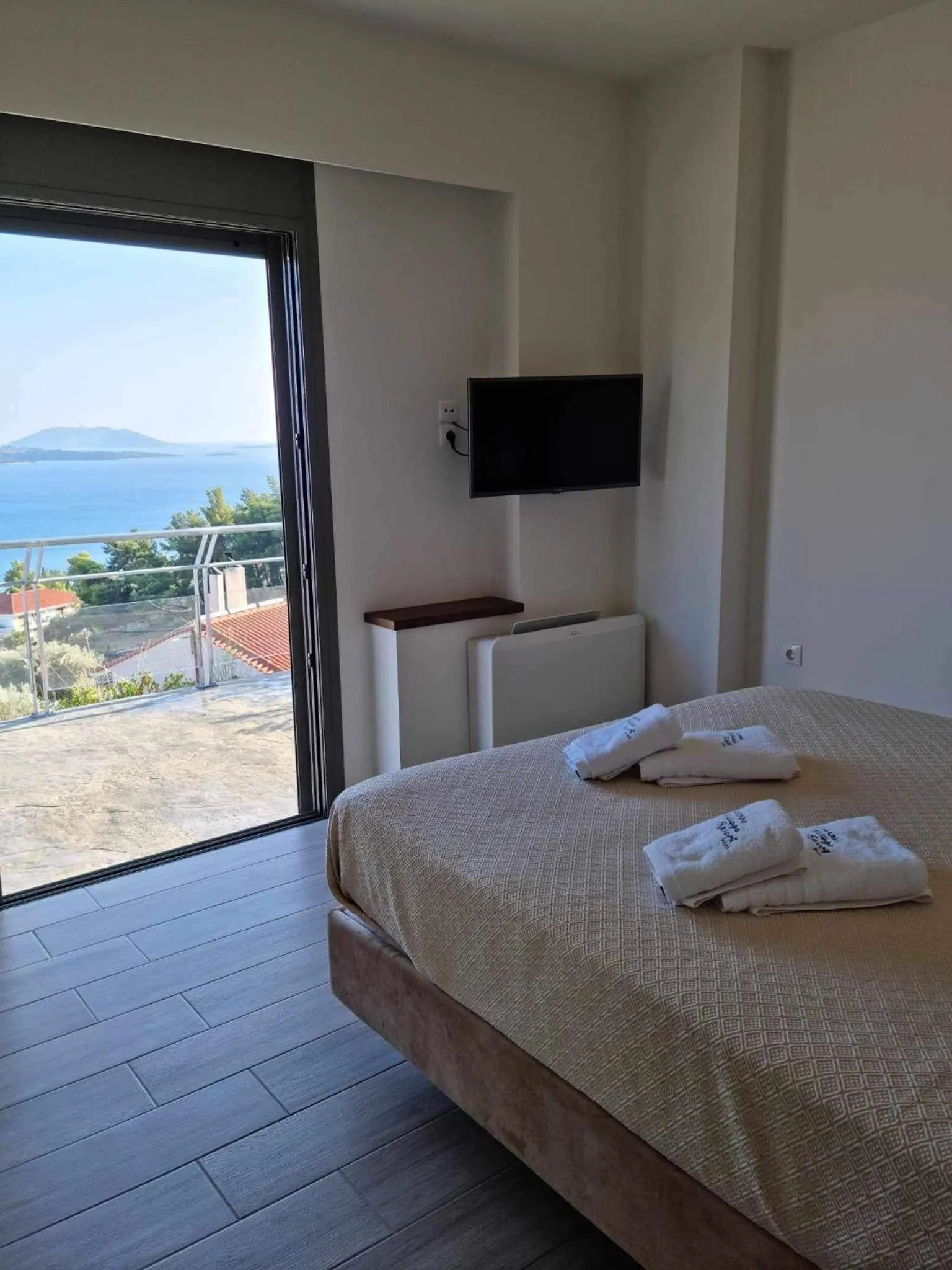 Photo of the whole room, Bed in Giannis Village Resort