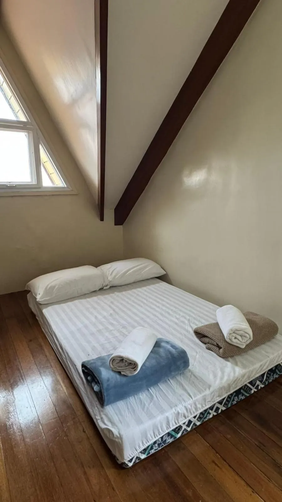 Bed in Elliannah Pines Hotel