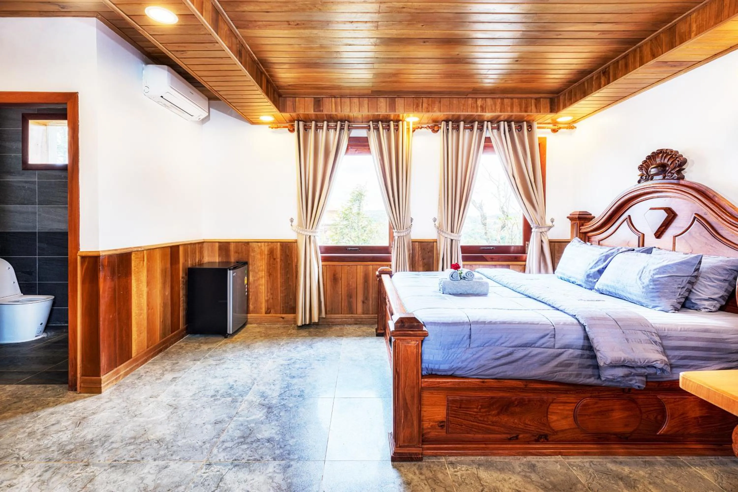 Photo of the whole room, Bed in KNN Luxury Hill