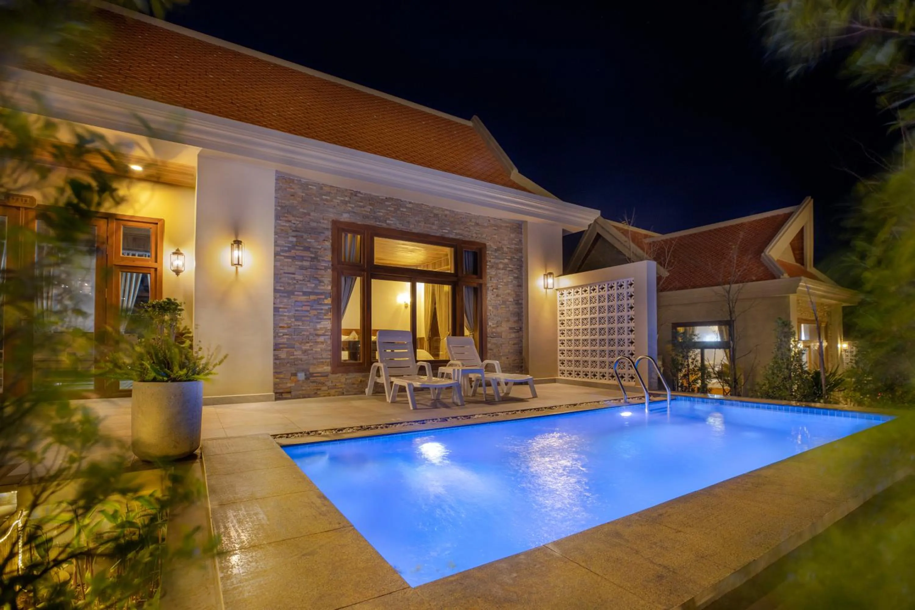 Seating area in KNN Luxury Hill