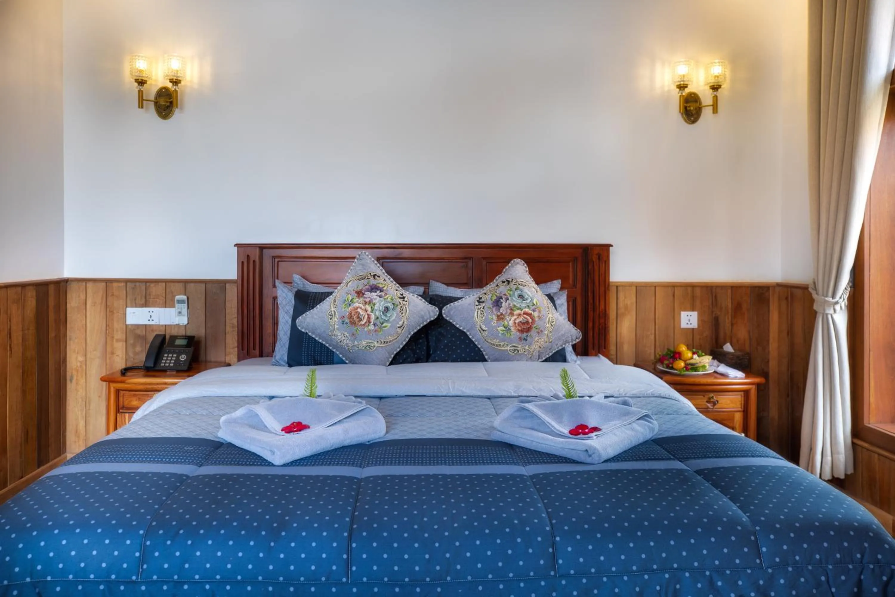 towels, Bed in KNN Luxury Hill