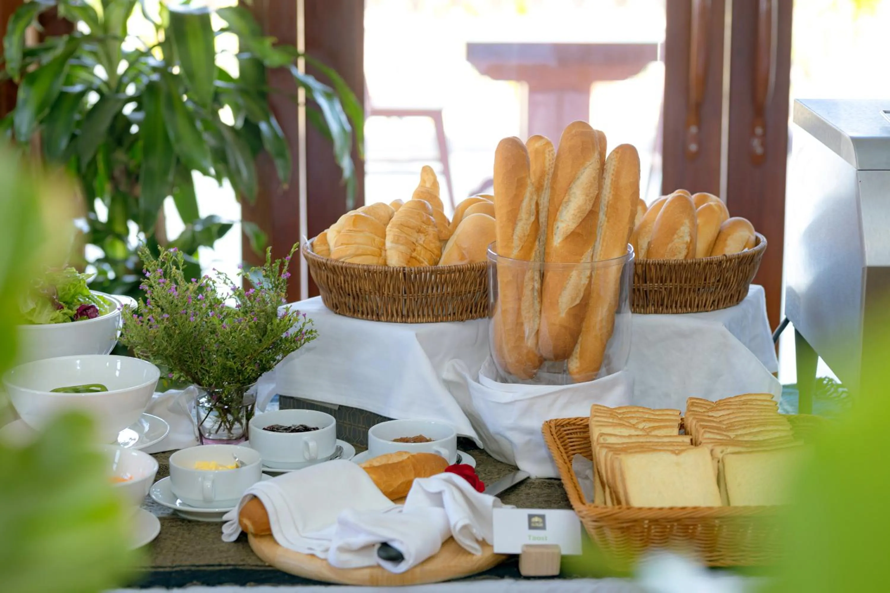 Breakfast in KNN Luxury Hill