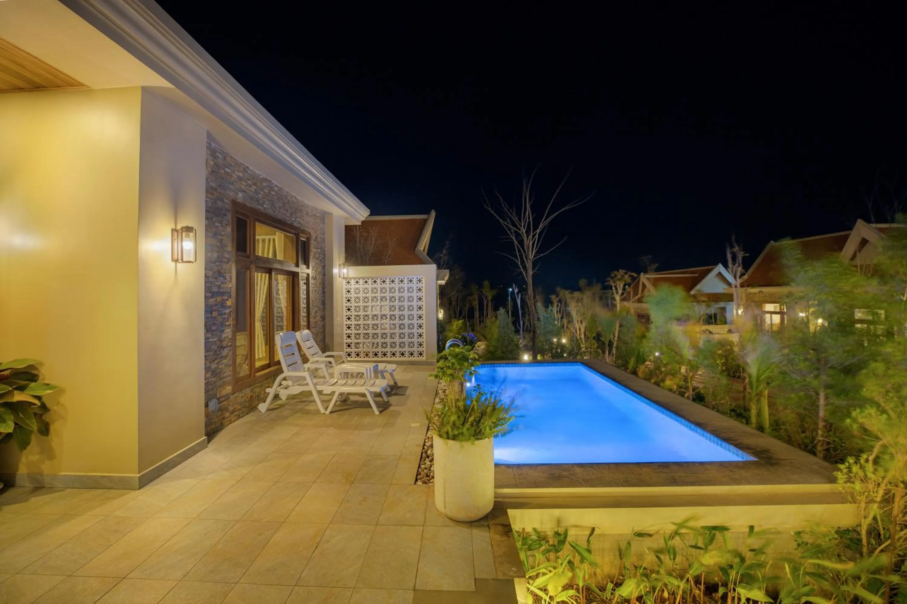 sunbed in KNN Luxury Hill