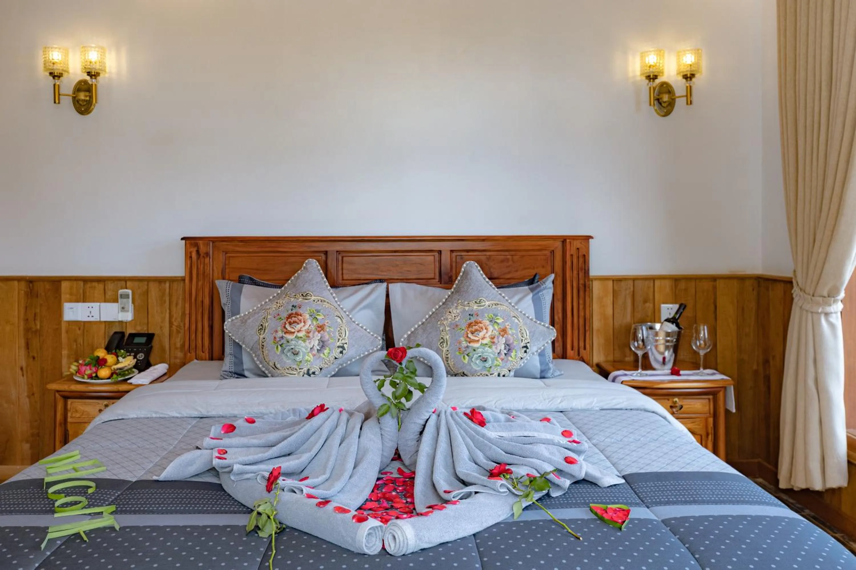 View (from property/room), Bed in KNN Luxury Hill