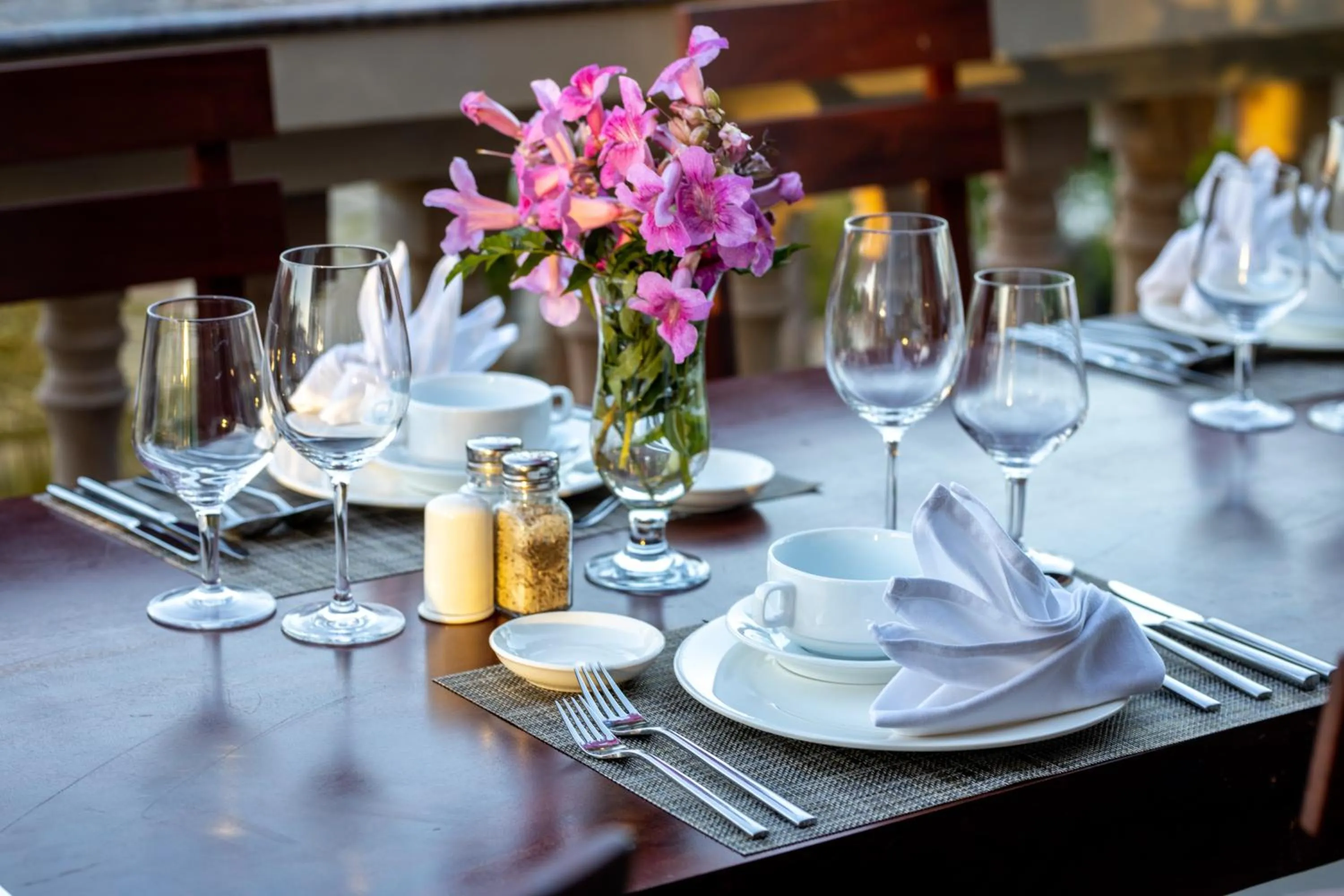 Restaurant/places to eat in KNN Luxury Hill