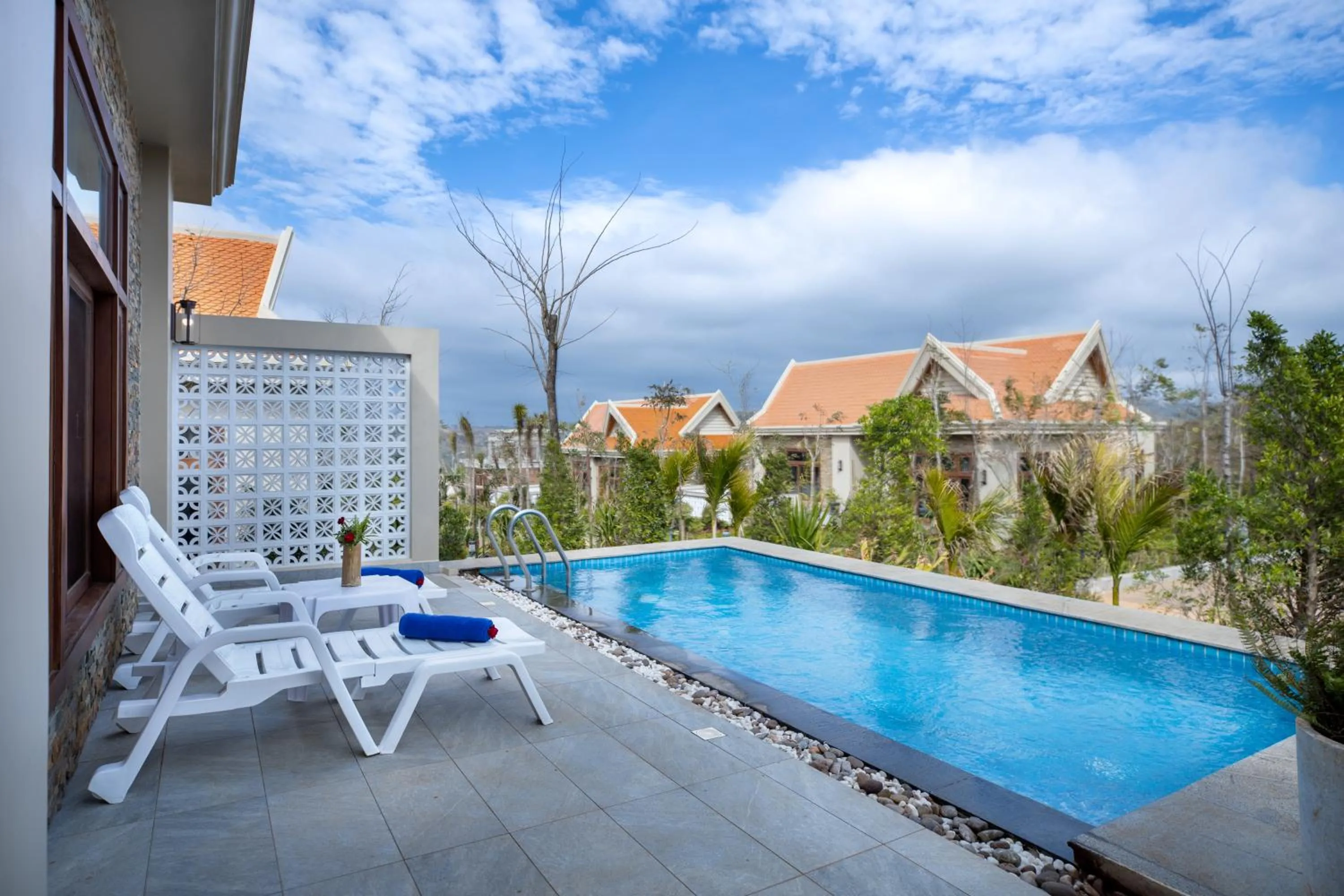 Swimming pool in KNN Luxury Hill