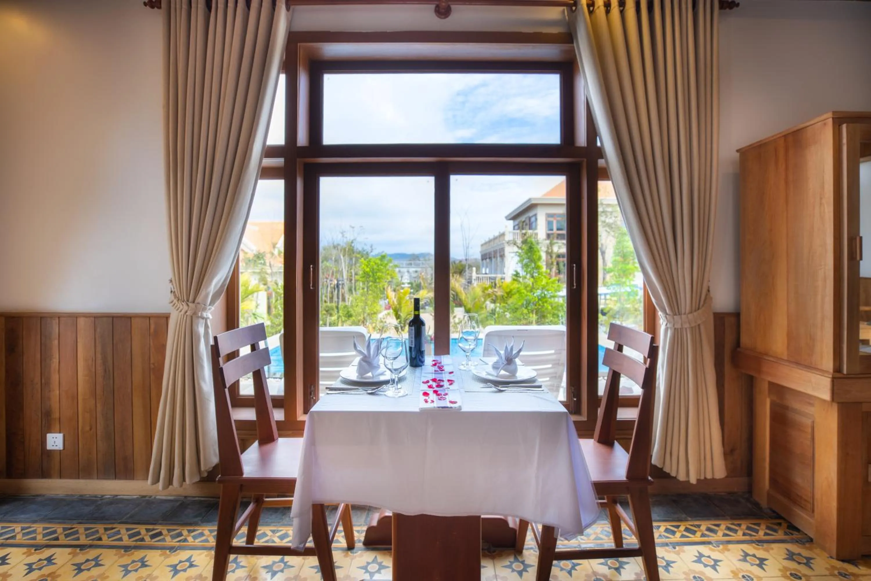 Pool view in KNN Luxury Hill