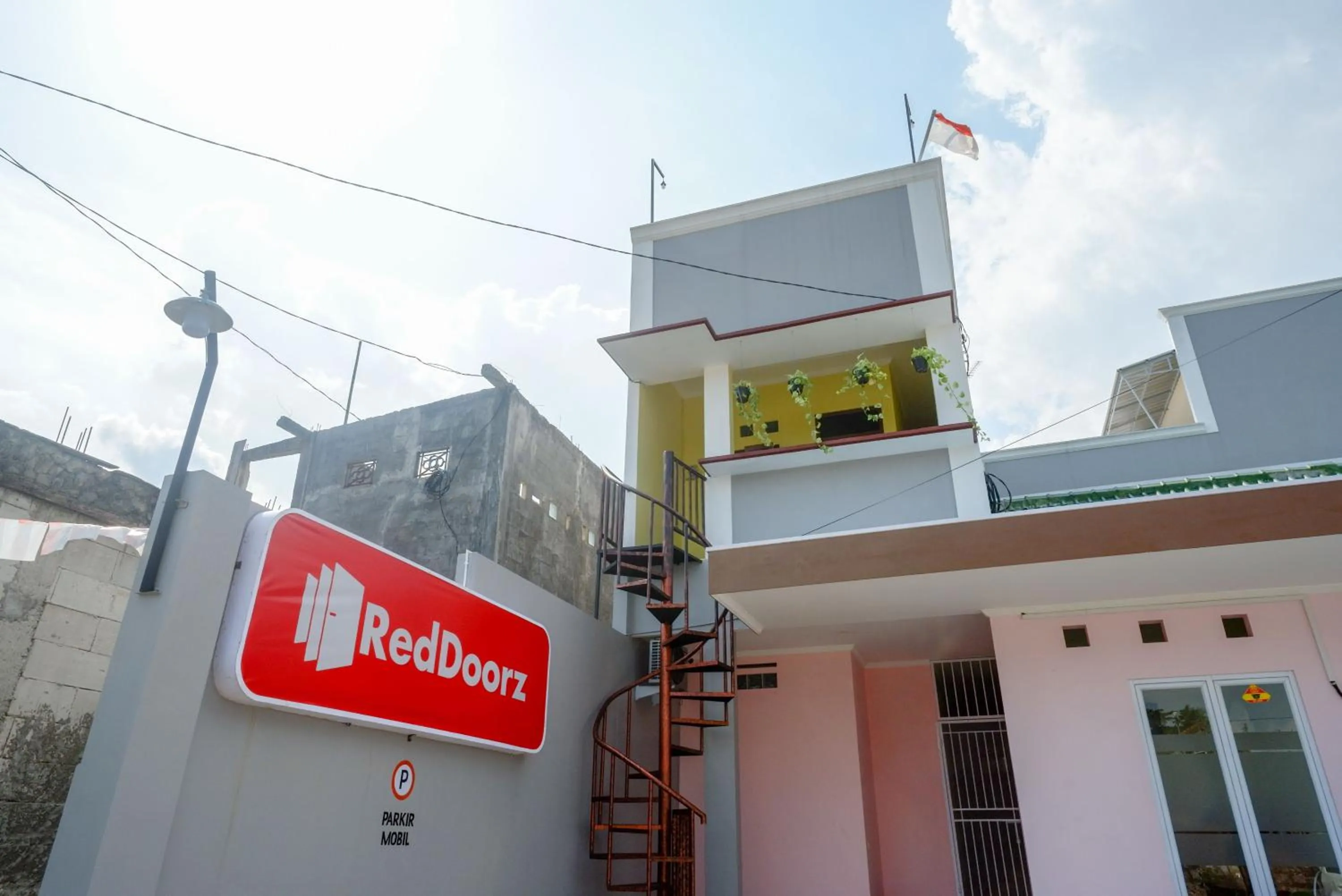 Property building in RedDoorz near Rita Supermall Purwokerto 2