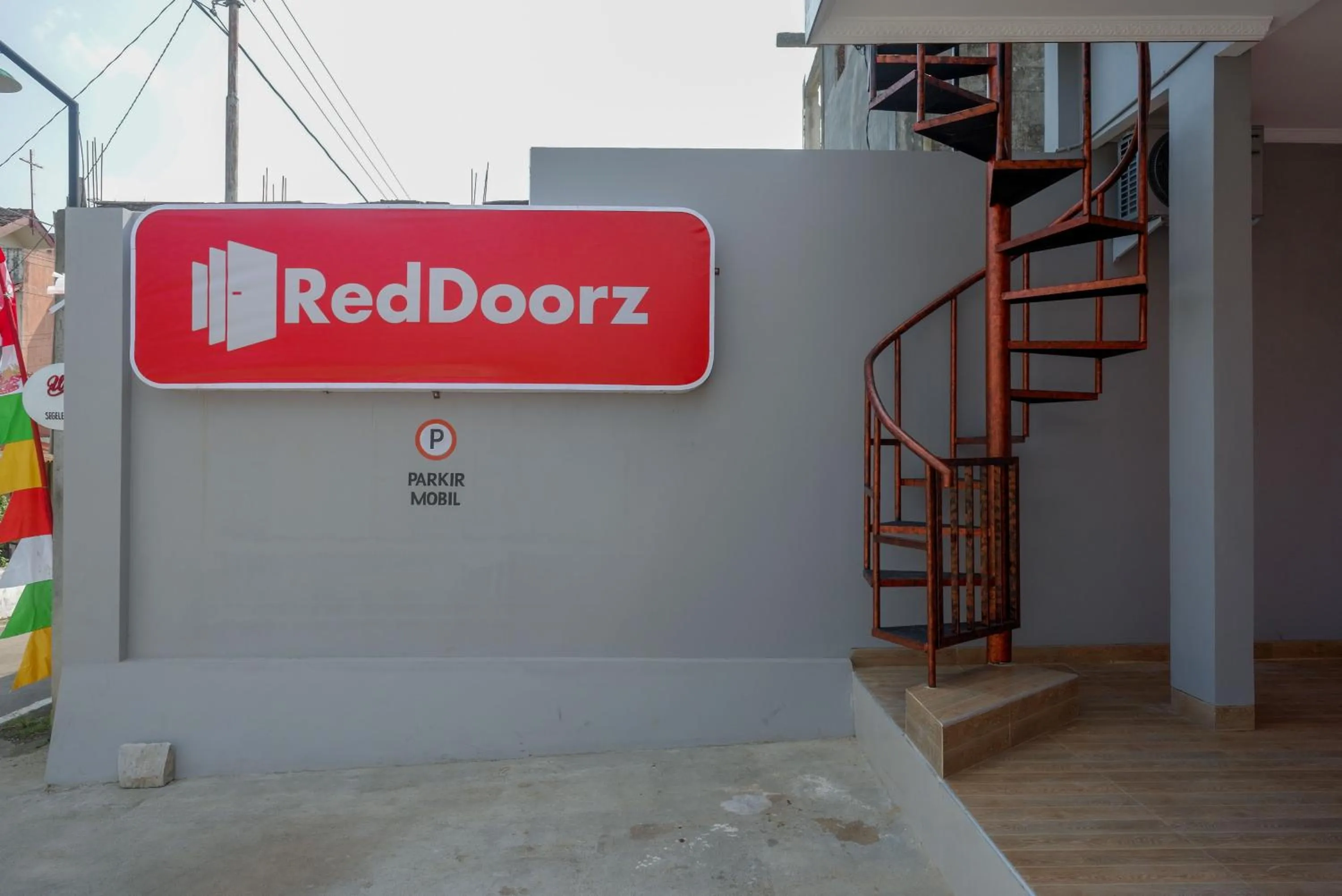 Property building in RedDoorz near Rita Supermall Purwokerto 2