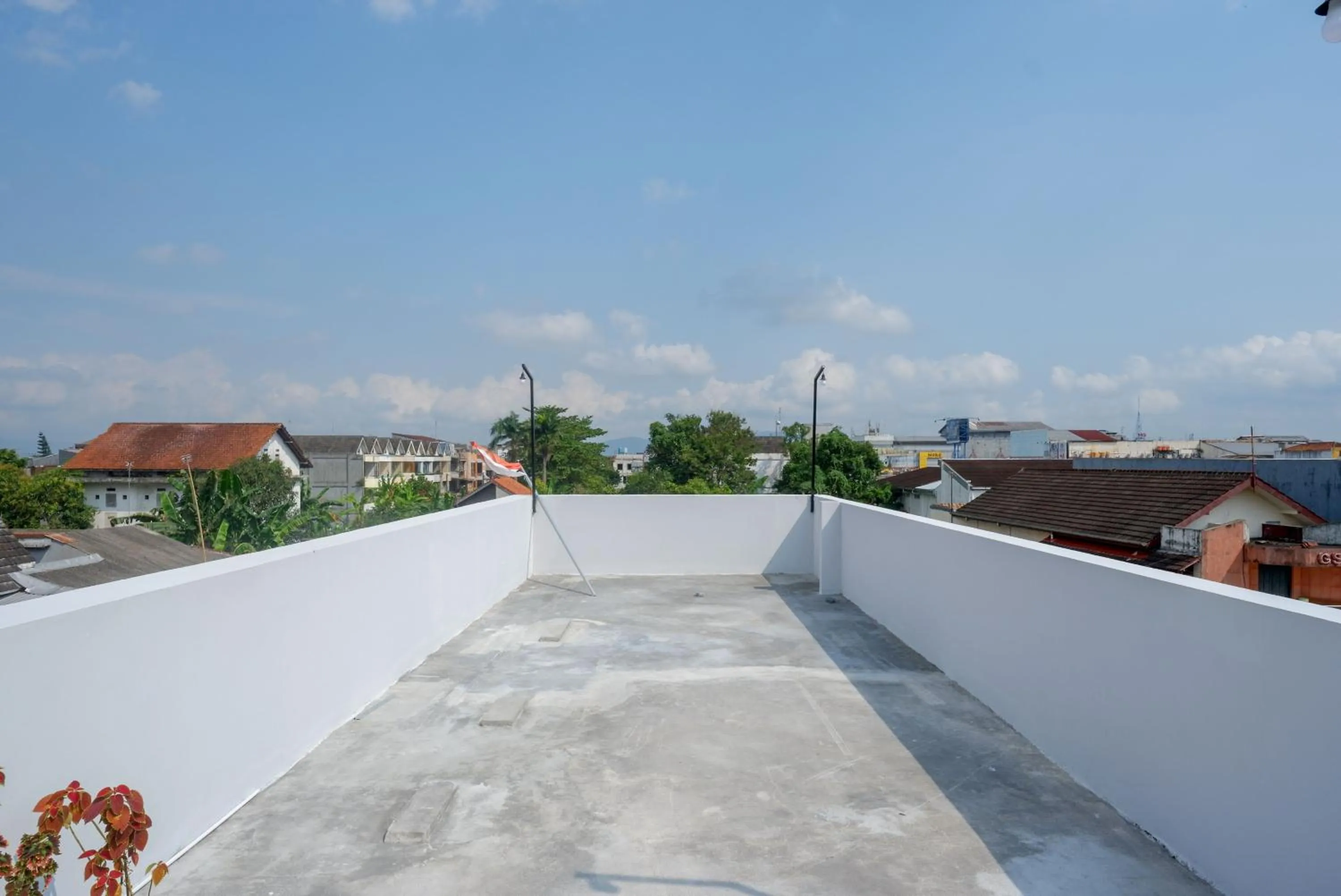 Balcony/Terrace in RedDoorz near Rita Supermall Purwokerto 2