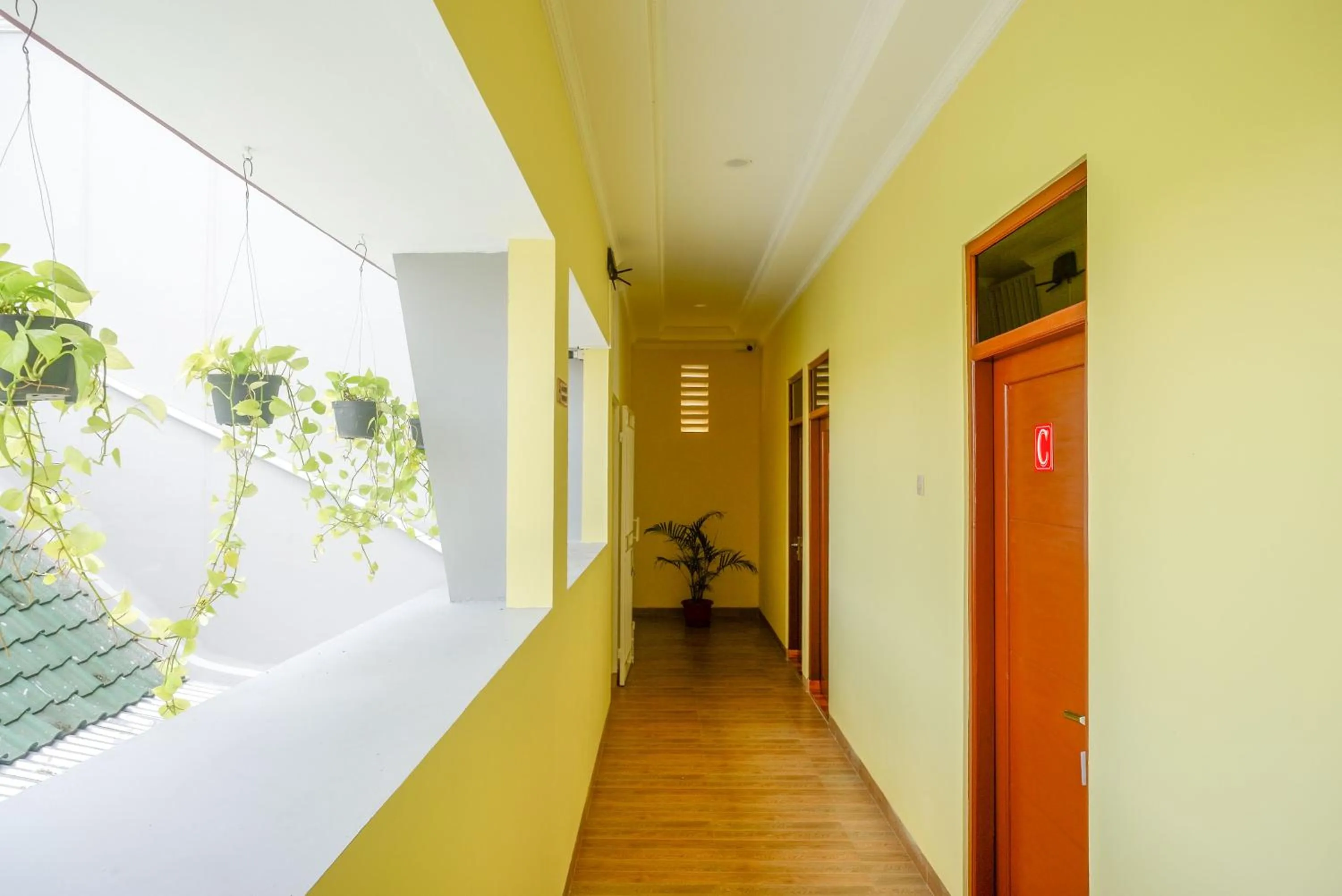 Property building in RedDoorz near Rita Supermall Purwokerto 2