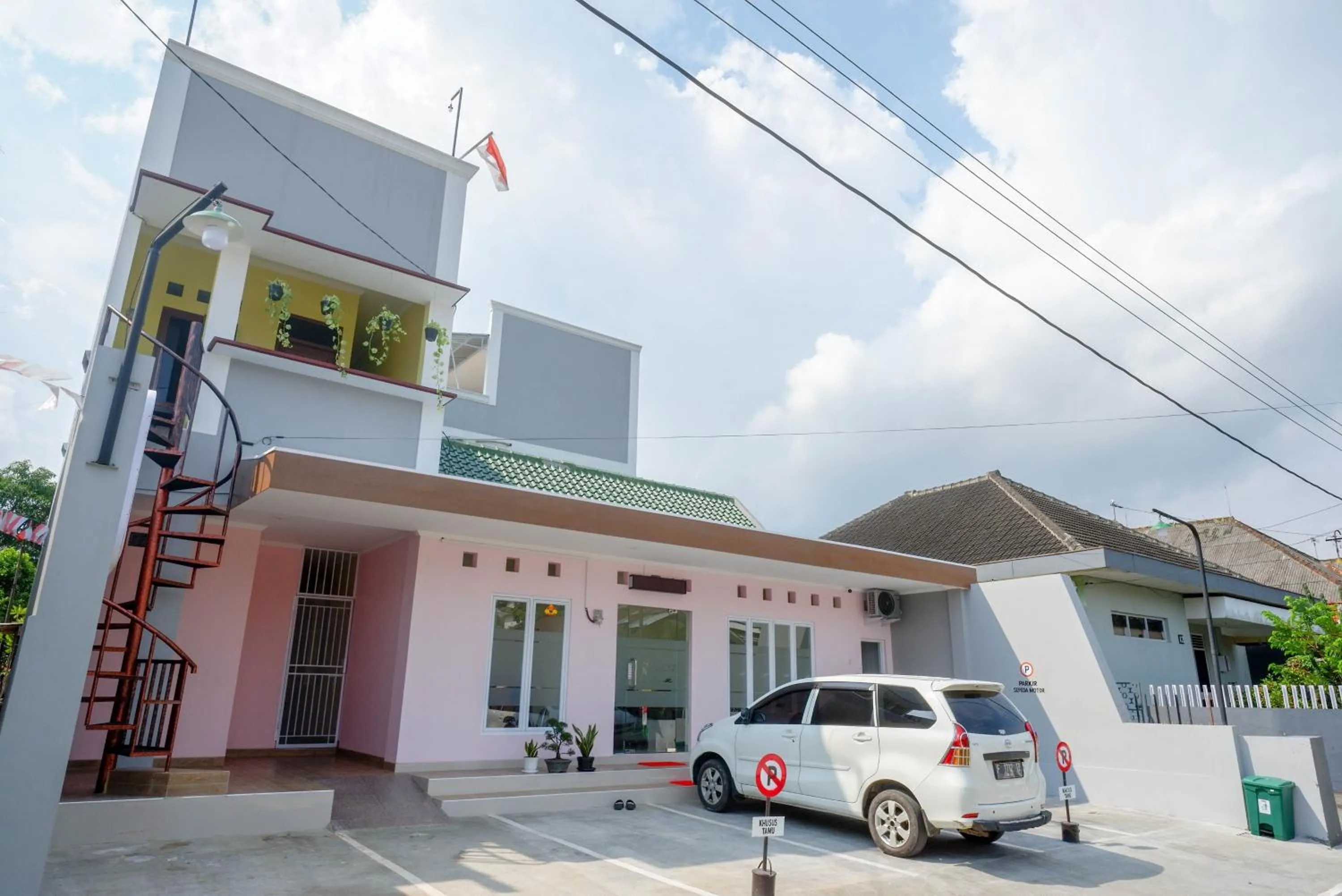 Property building in RedDoorz near Rita Supermall Purwokerto 2