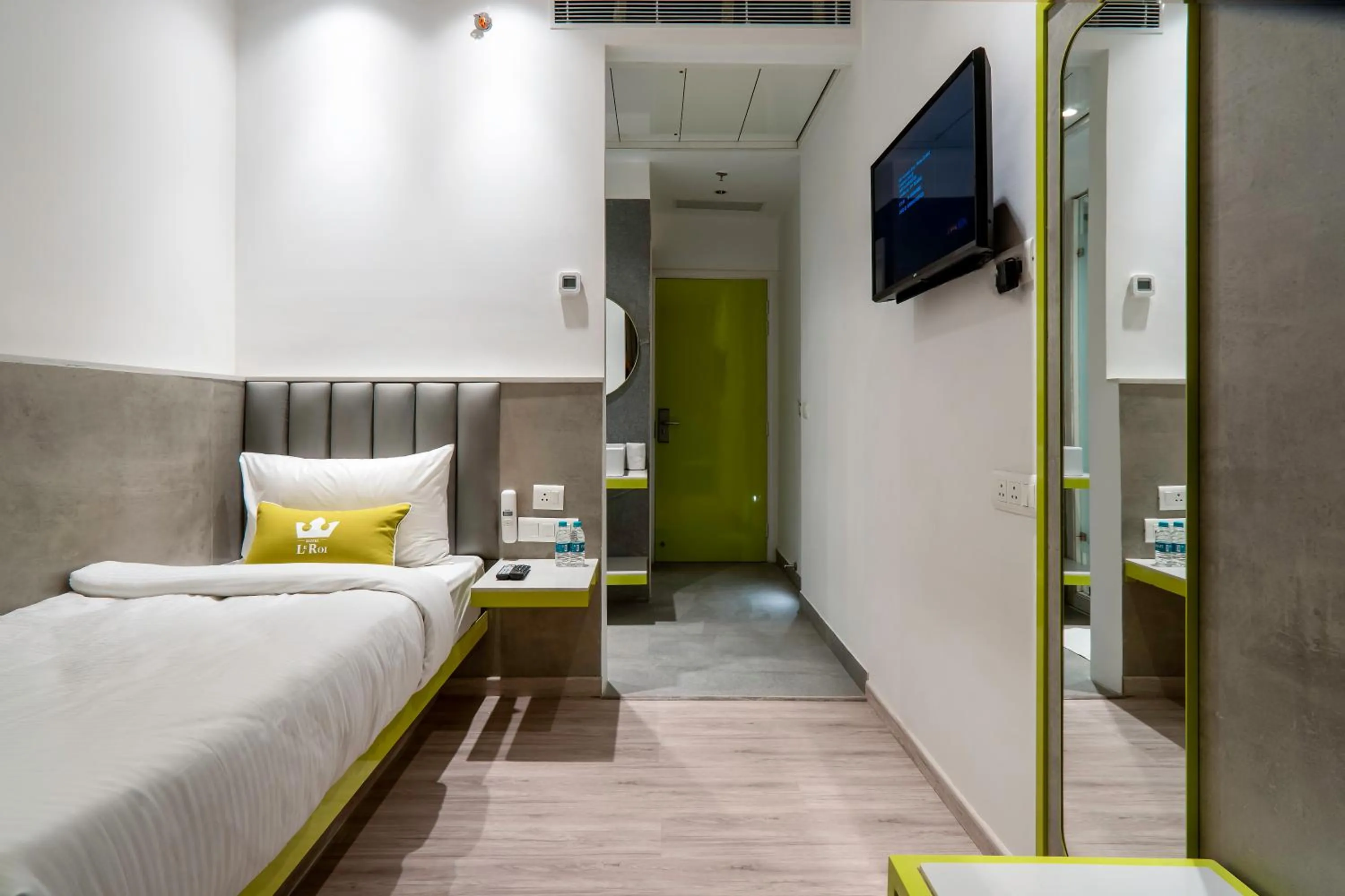 Bedroom, Bed in Le ROI Express Paharganj